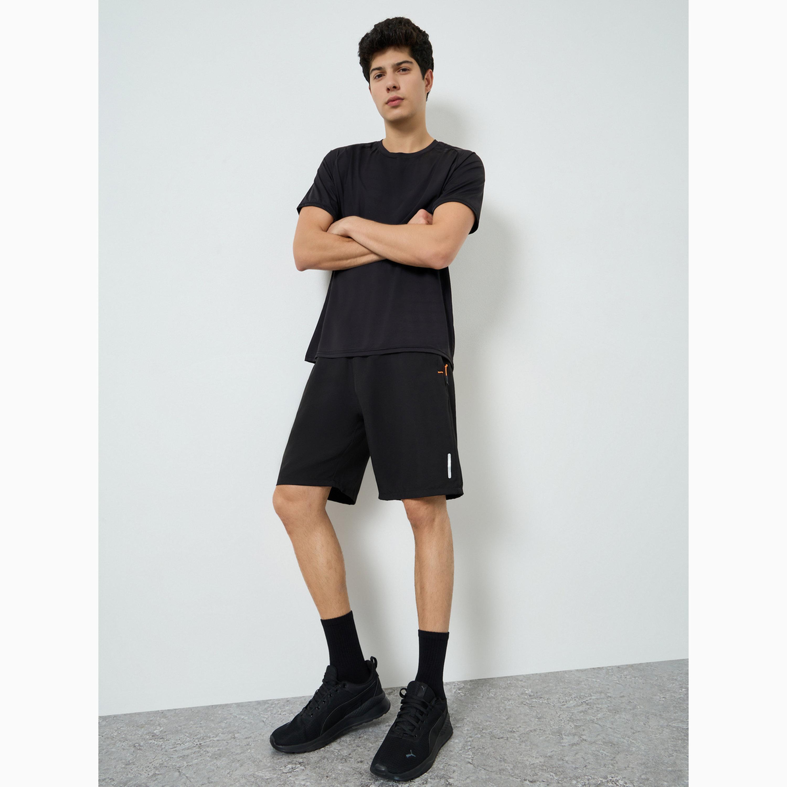 شورت رياضي للتدريب بطبعة عاكسة مع جيب بسحَّاب-men-clothing-bottoms-shorts-image-2