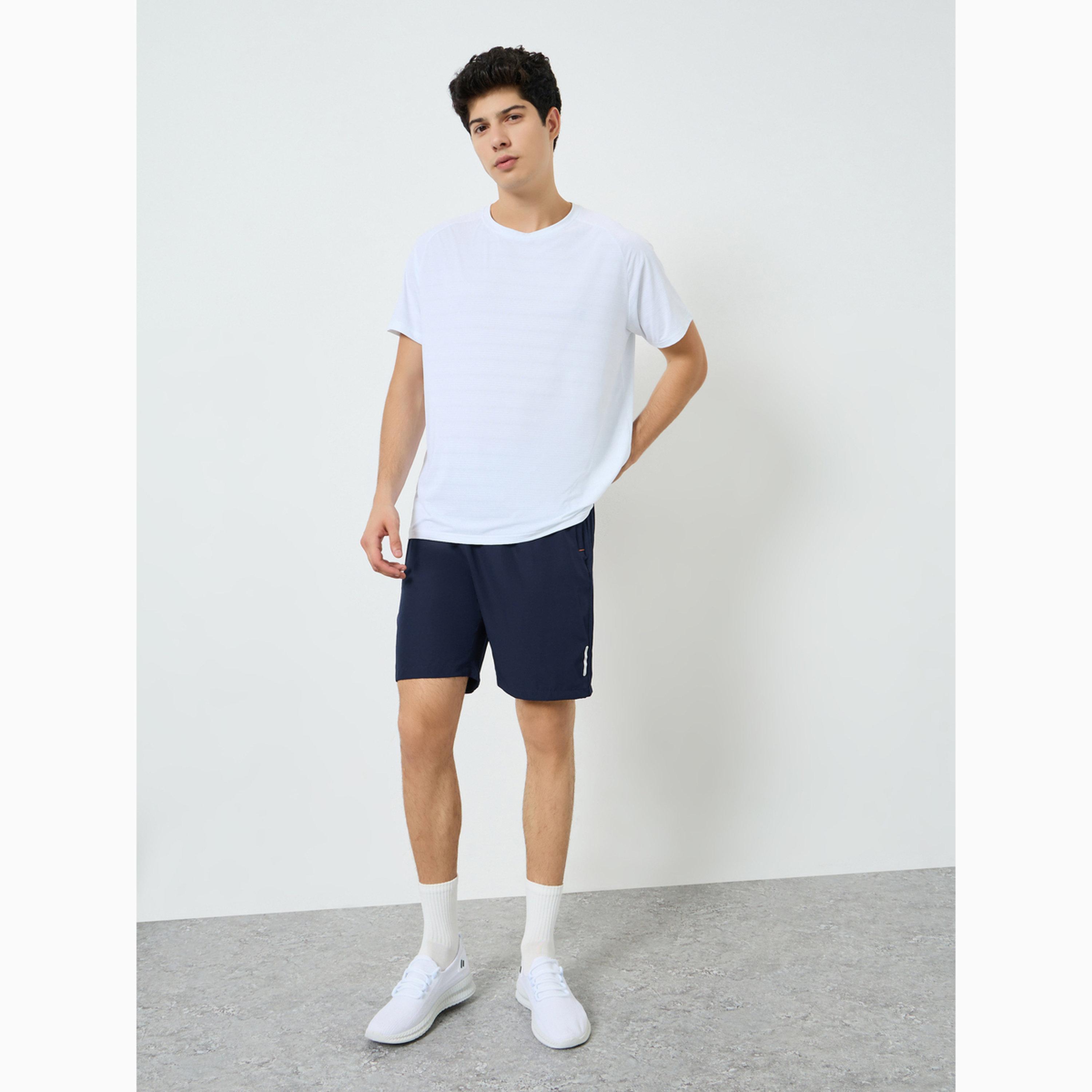 شورت رياضي للتدريب بطبعة عاكسة مع جيب بسحَّاب-men-clothing-bottoms-shorts-image-2