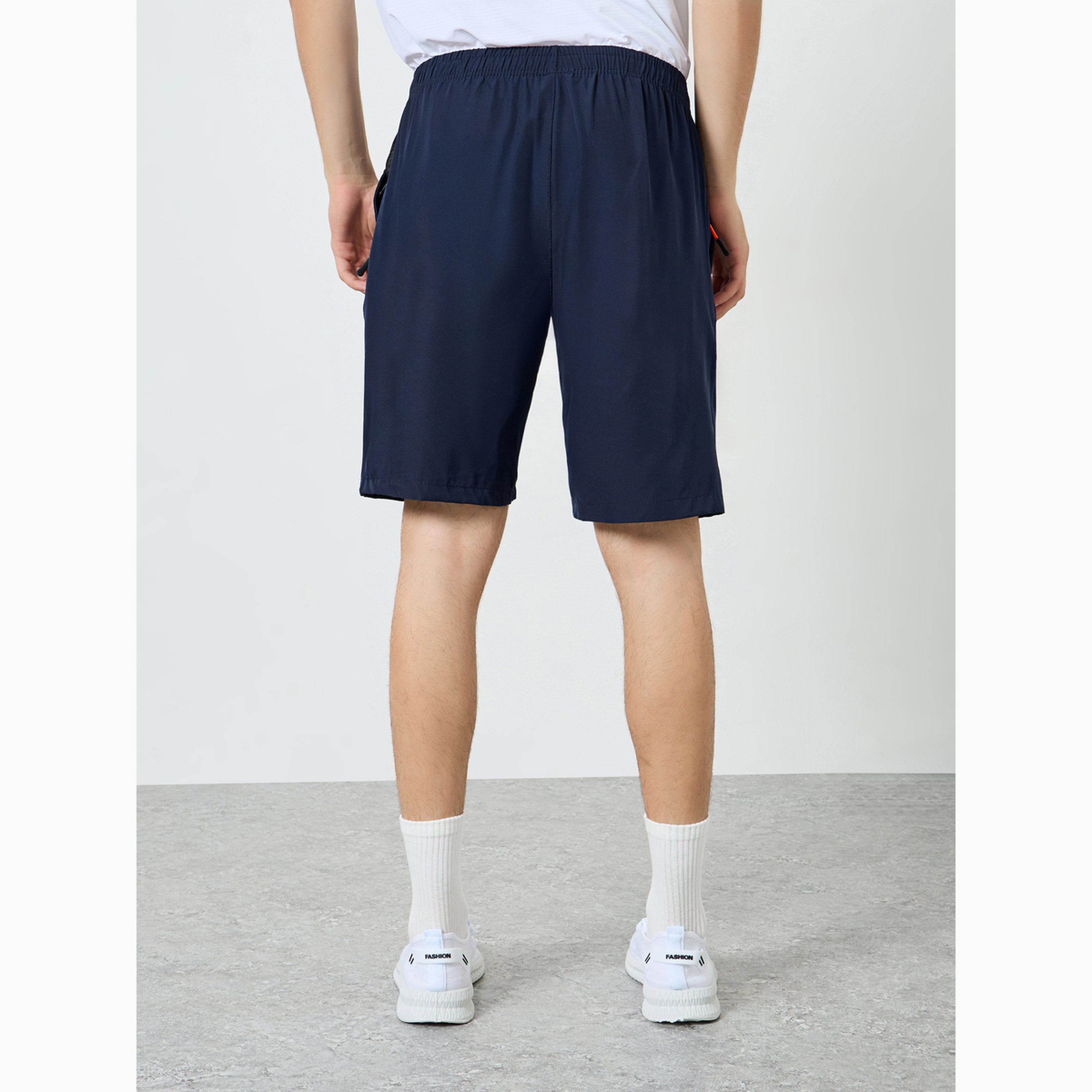 شورت رياضي للتدريب بطبعة عاكسة مع جيب بسحَّاب-men-clothing-bottoms-shorts-image-4