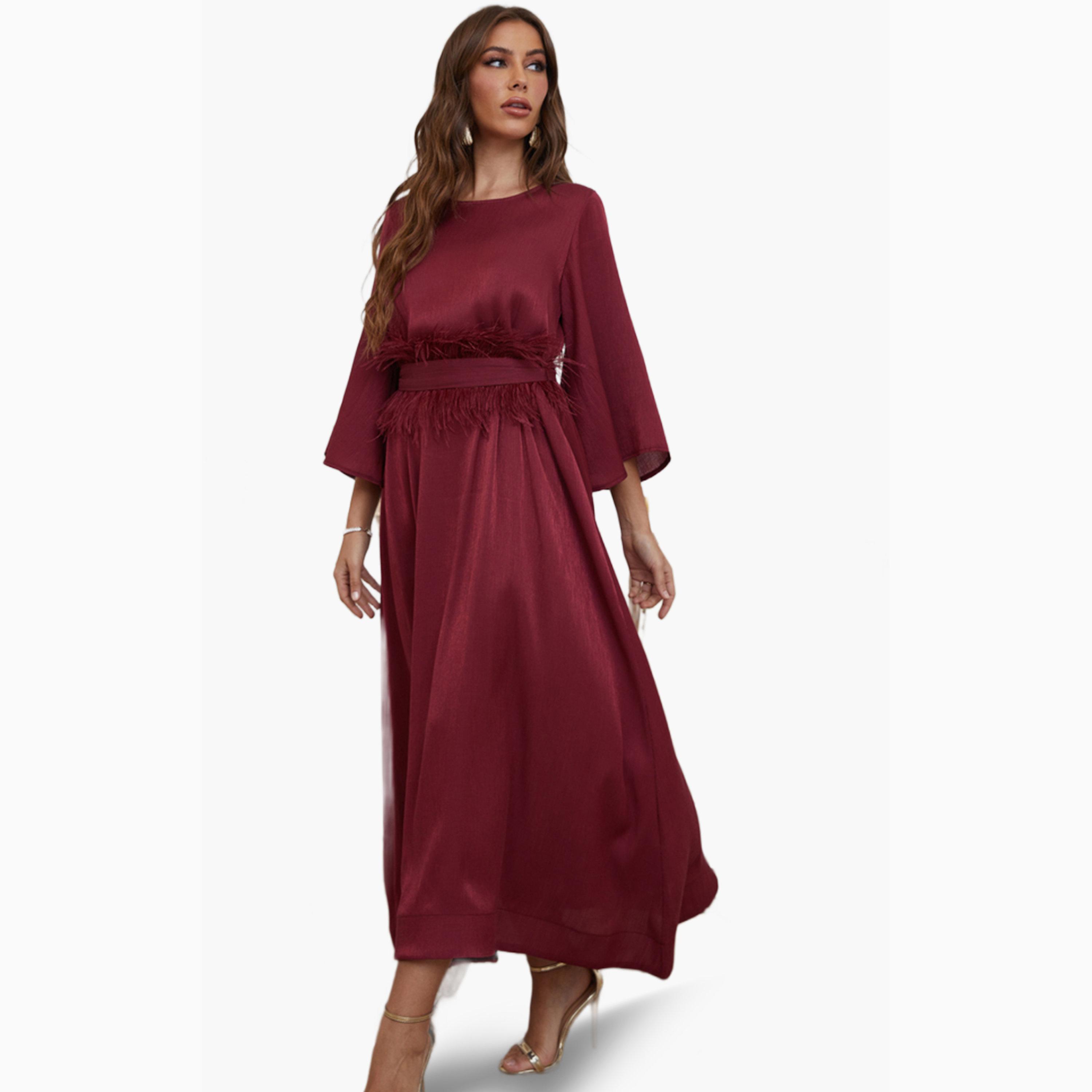 فستان طويل بحافة واسعة وأكمام جرس وتفاصيل ريش صناعي لون برغندي-women-clothing-dresses-image-1