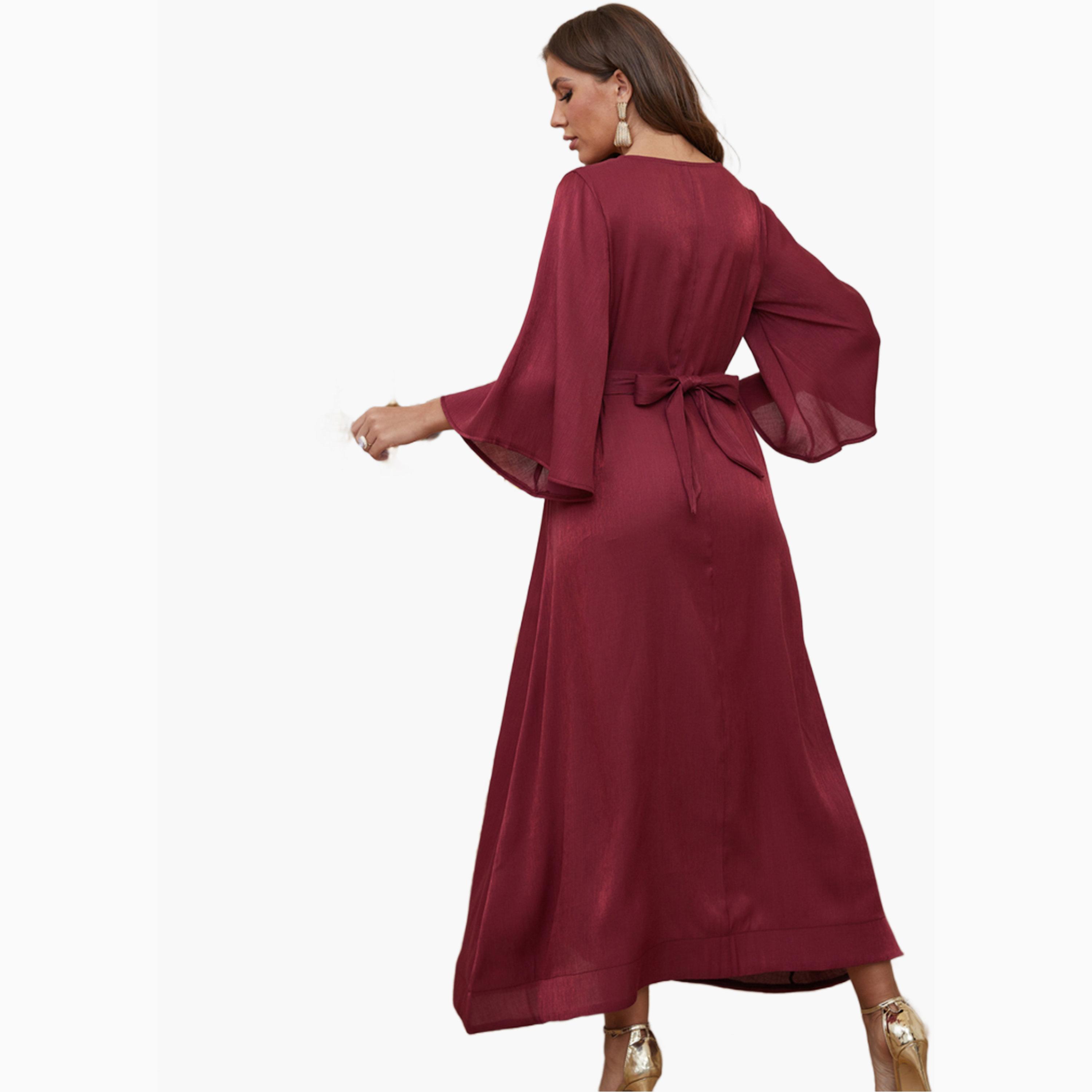 فستان طويل بحافة واسعة وأكمام جرس وتفاصيل ريش صناعي لون برغندي-women-clothing-dresses-image-2