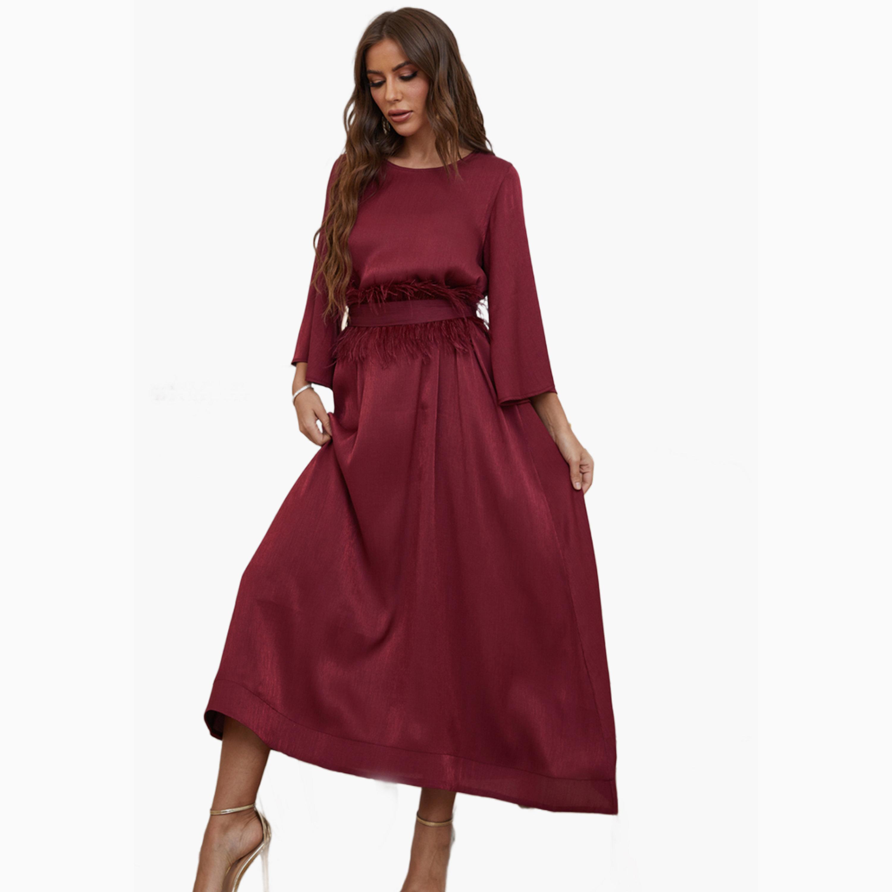 فستان طويل بحافة واسعة وأكمام جرس وتفاصيل ريش صناعي لون برغندي-women-clothing-dresses-image-5