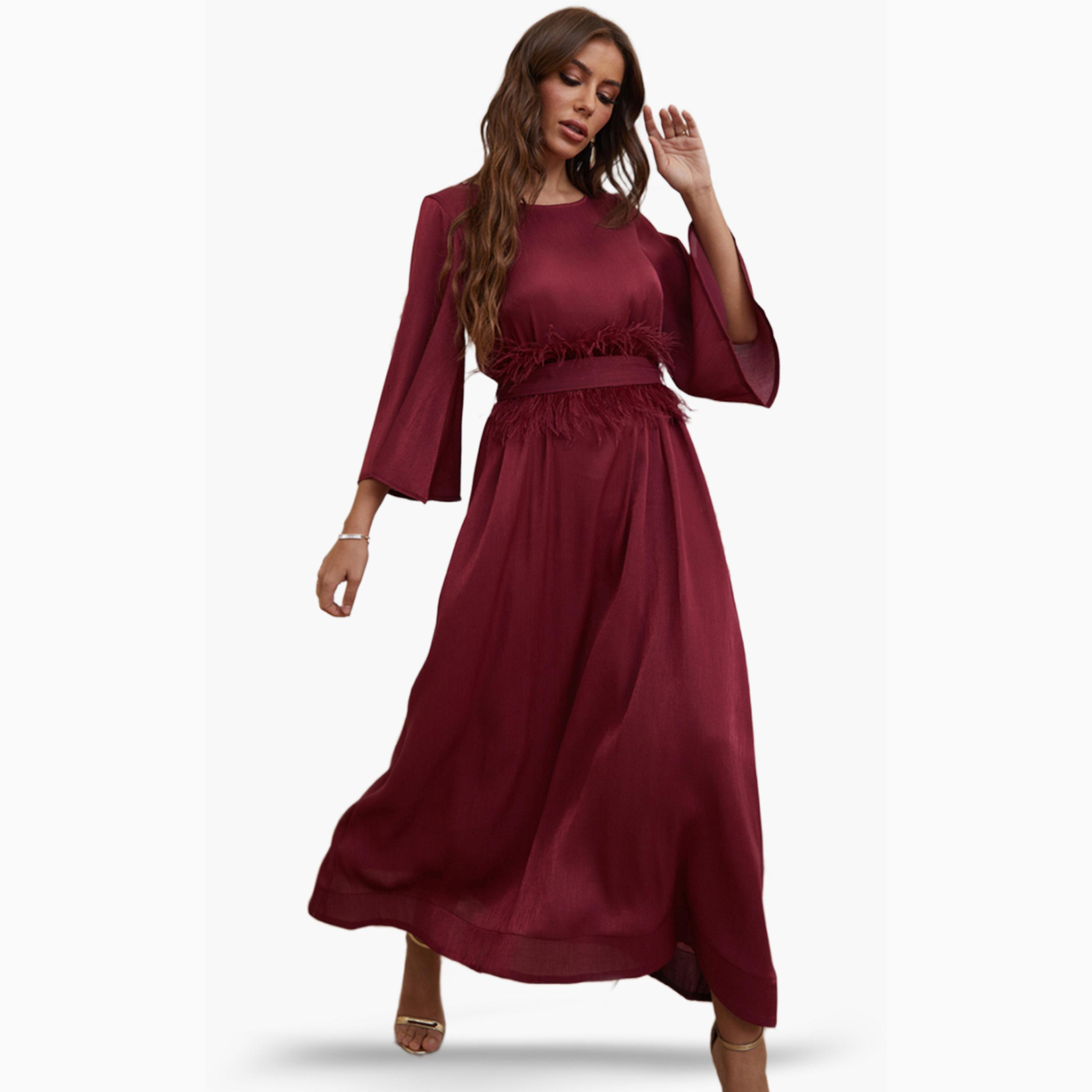 فستان طويل بحافة واسعة وأكمام جرس وتفاصيل ريش صناعي لون برغندي-women-clothing-dresses-image-6