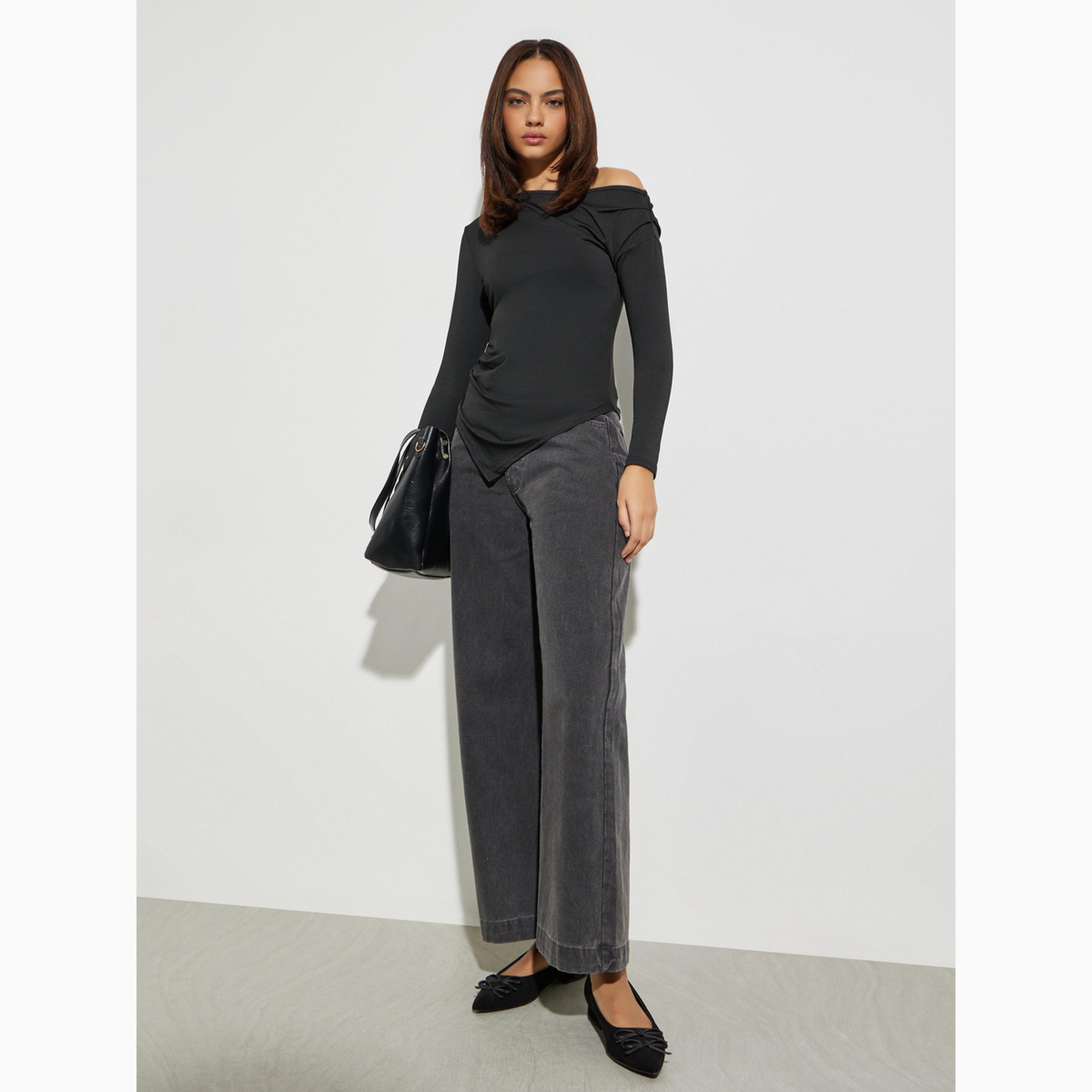 بلوزة بأكمام طويلة وكتف غير متماثل بلون أسود-women-clothing-shirtsandblouses-blouses-image-2