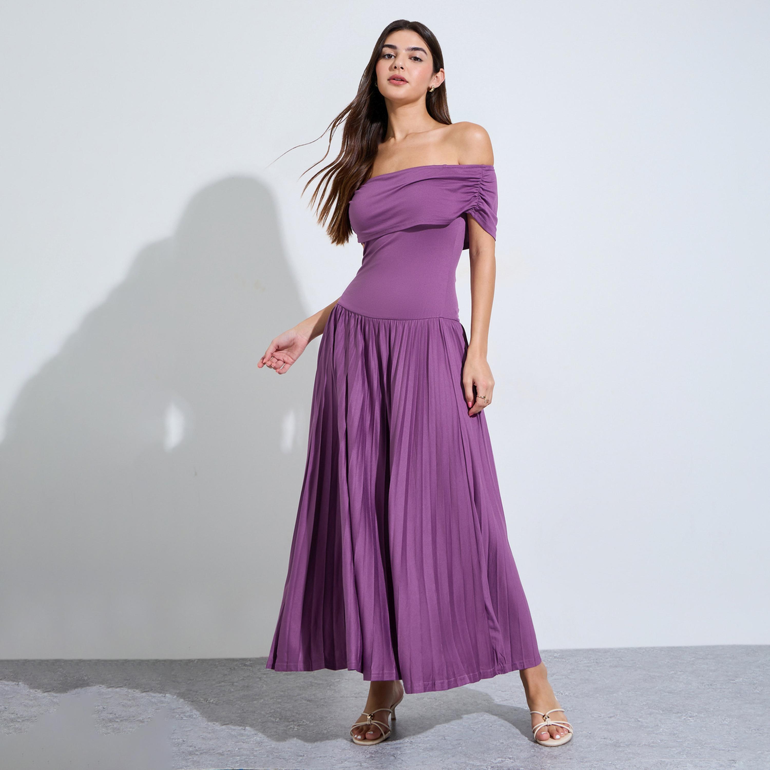 فستان طويل بحافة واسعة بكسرات وأكتاف مكشوفة-women-clothing-dresses-image-1