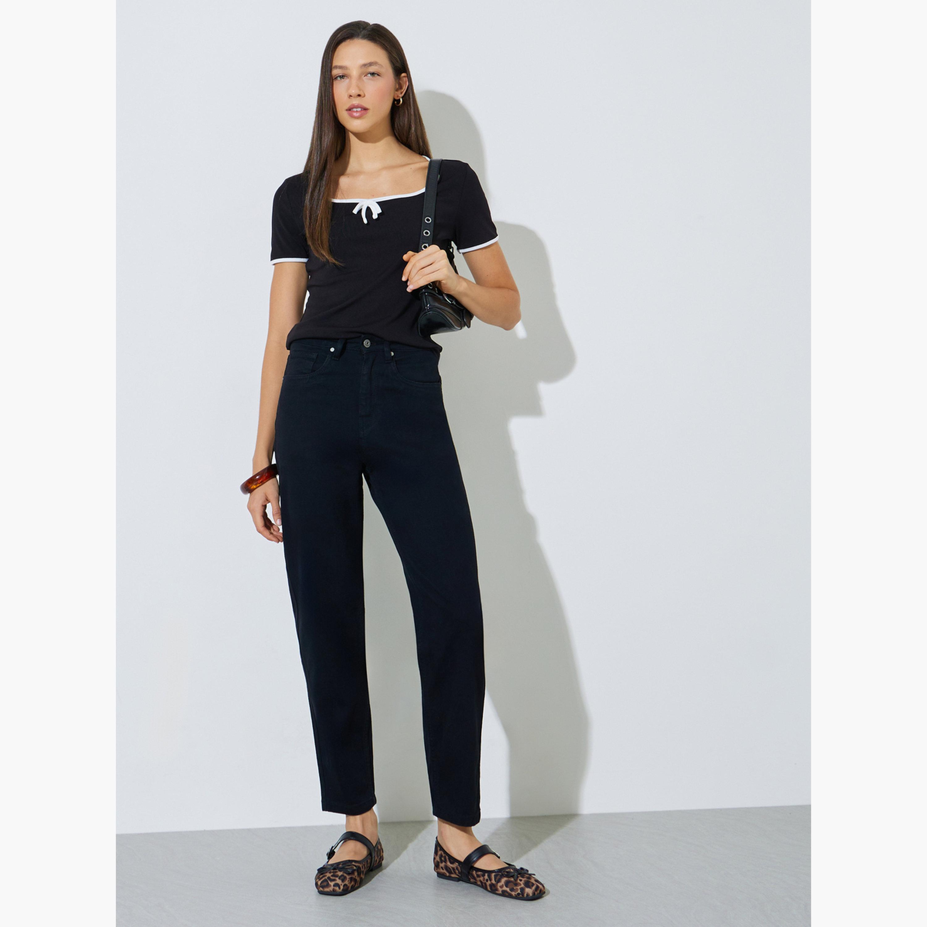 ستايلي - بنطال جينز أسود متوسط ​​الارتفاع بقصة "موم فيت"-women-clothing-bottoms-jeans-image-2