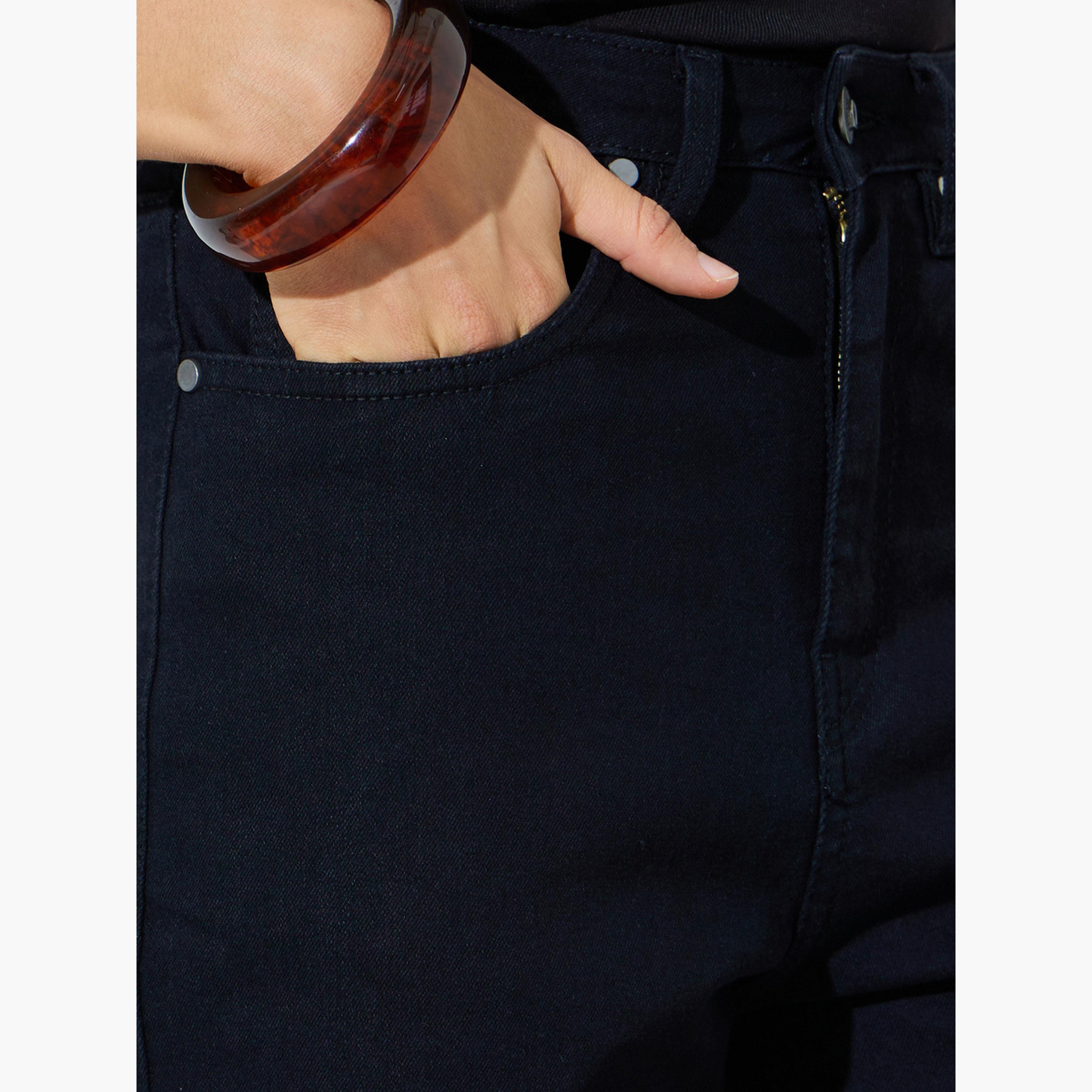 ستايلي - بنطال جينز أسود متوسط ​​الارتفاع بقصة "موم فيت"-women-clothing-bottoms-jeans-image-3