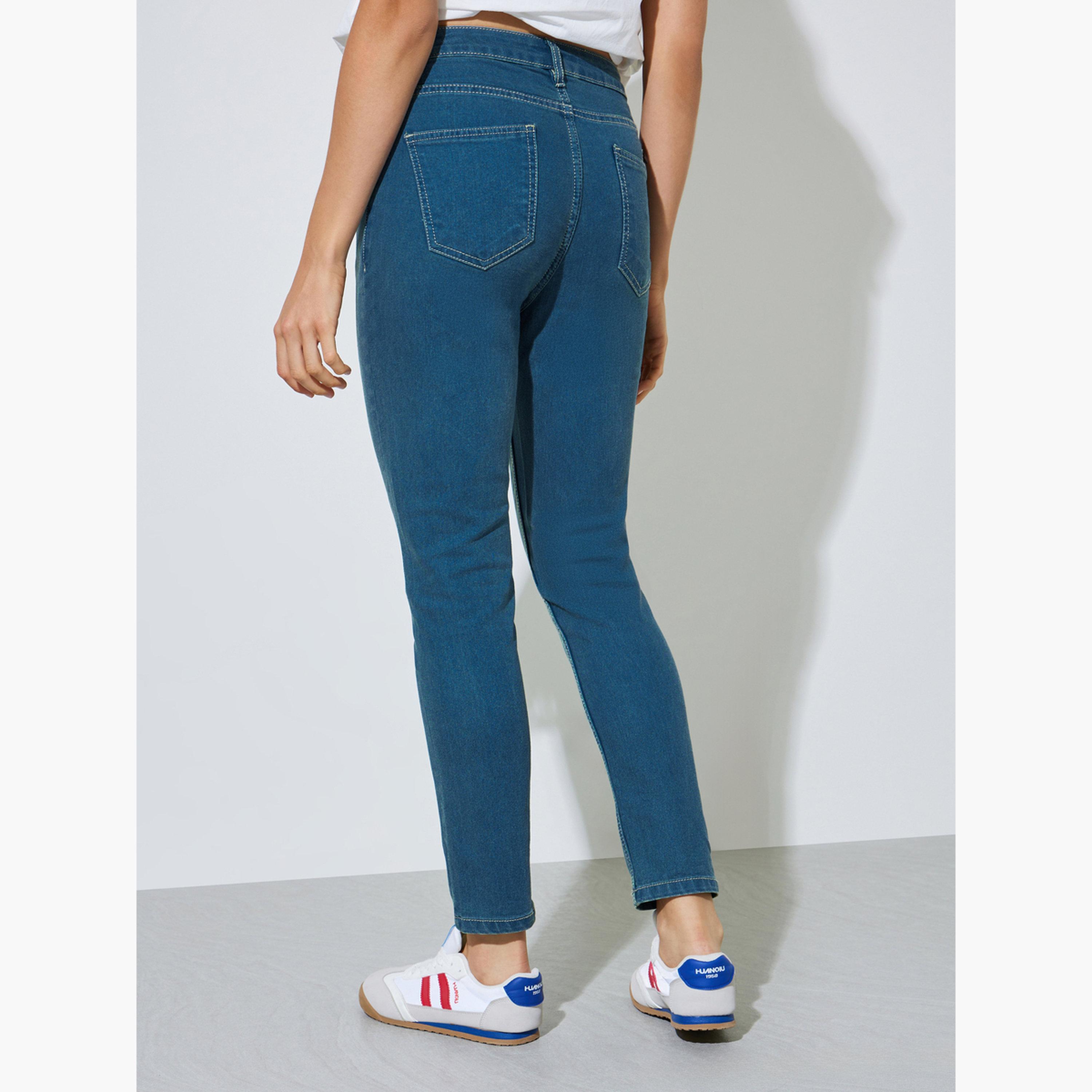 جينز بقصة ضيقة وطول الكاحل بغسيل باهت وخصر متوسط-women-clothing-jeans-image-4