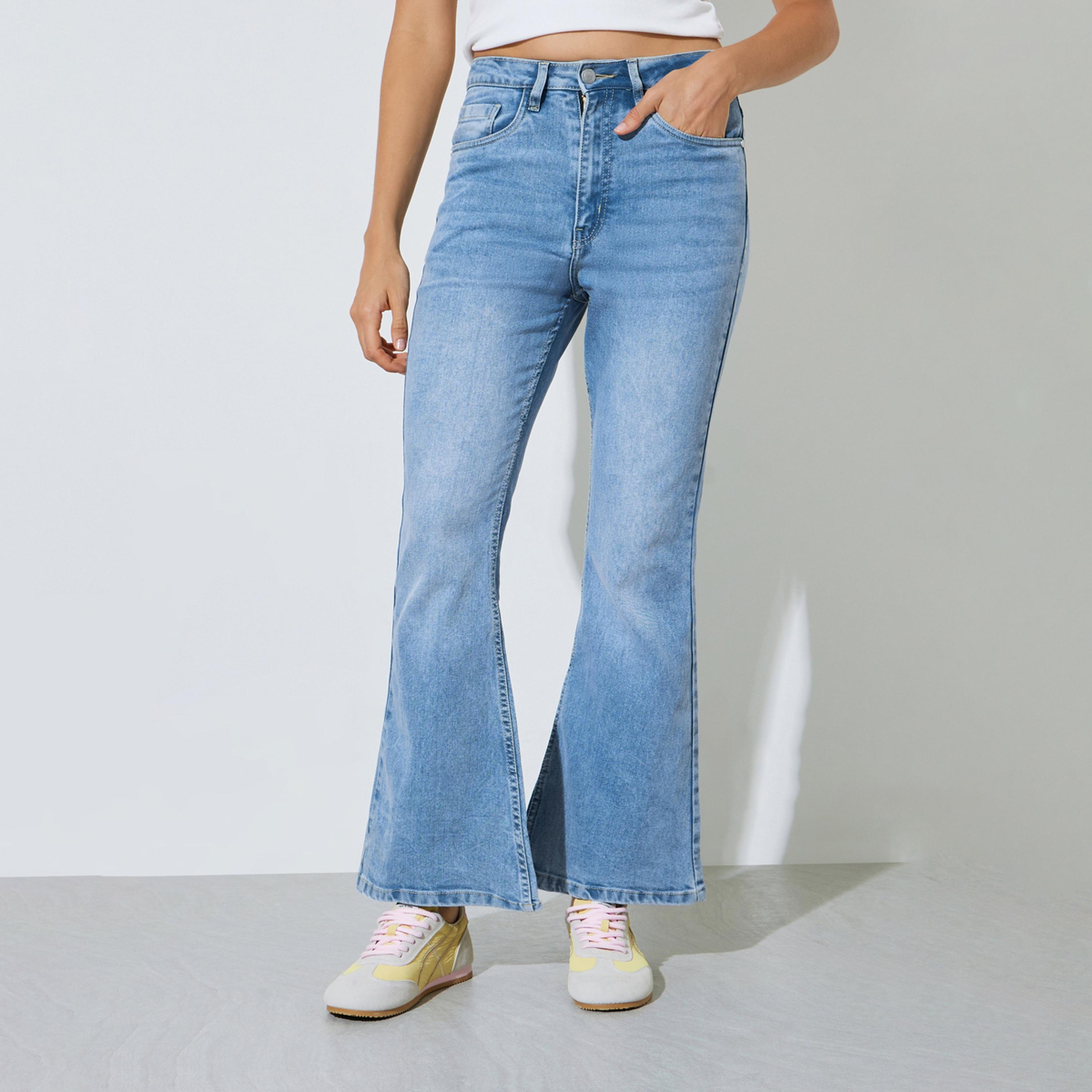جينز بقصة ممتدة ومرن بغسيل باهت وخصر متوسط-women-clothing-jeans-image-1