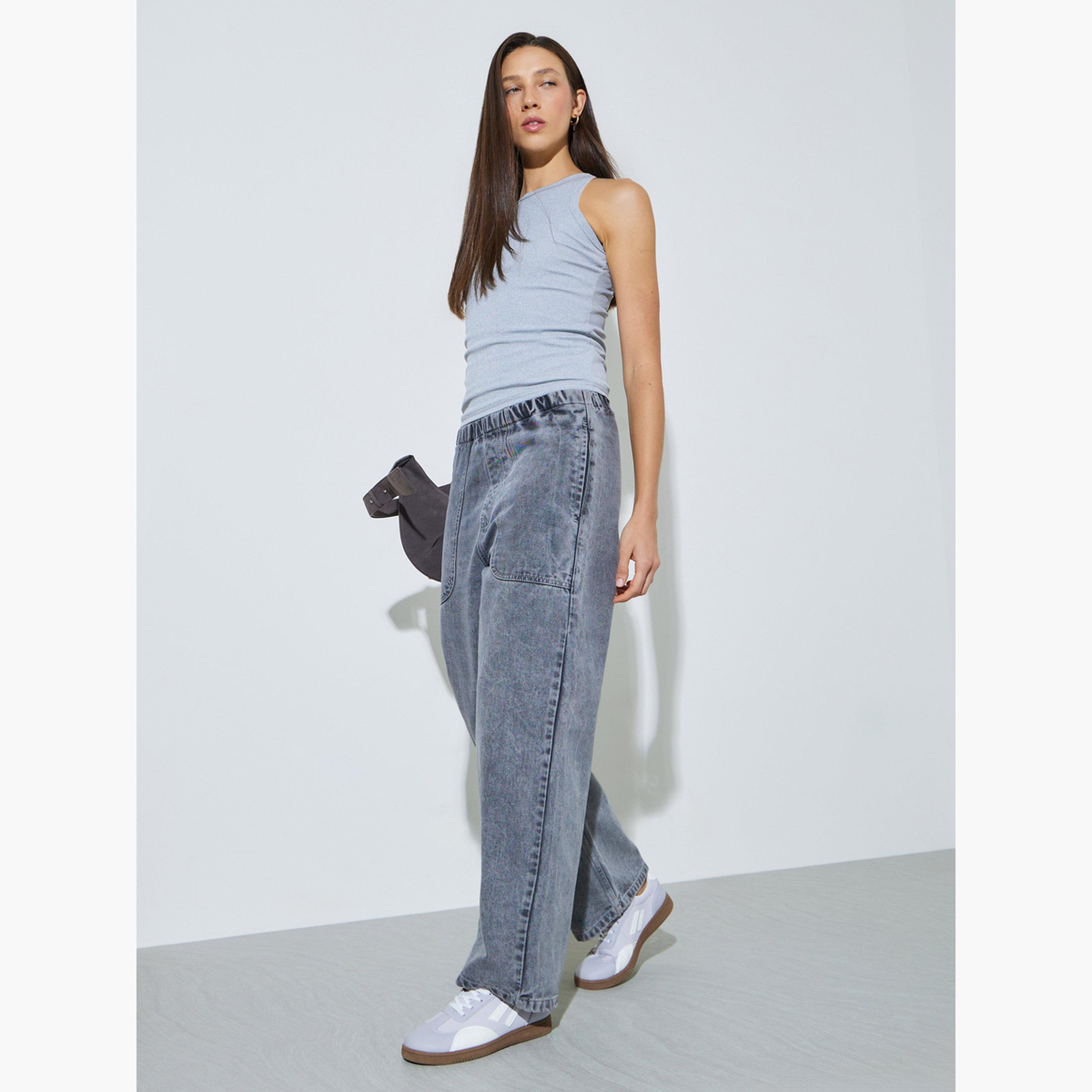 ستايلي - بنطال جينز رمادي بقصة مستقيمة ونمط رياضي مع جيب رقعة-women-clothing-bottoms-jeans-image-2
