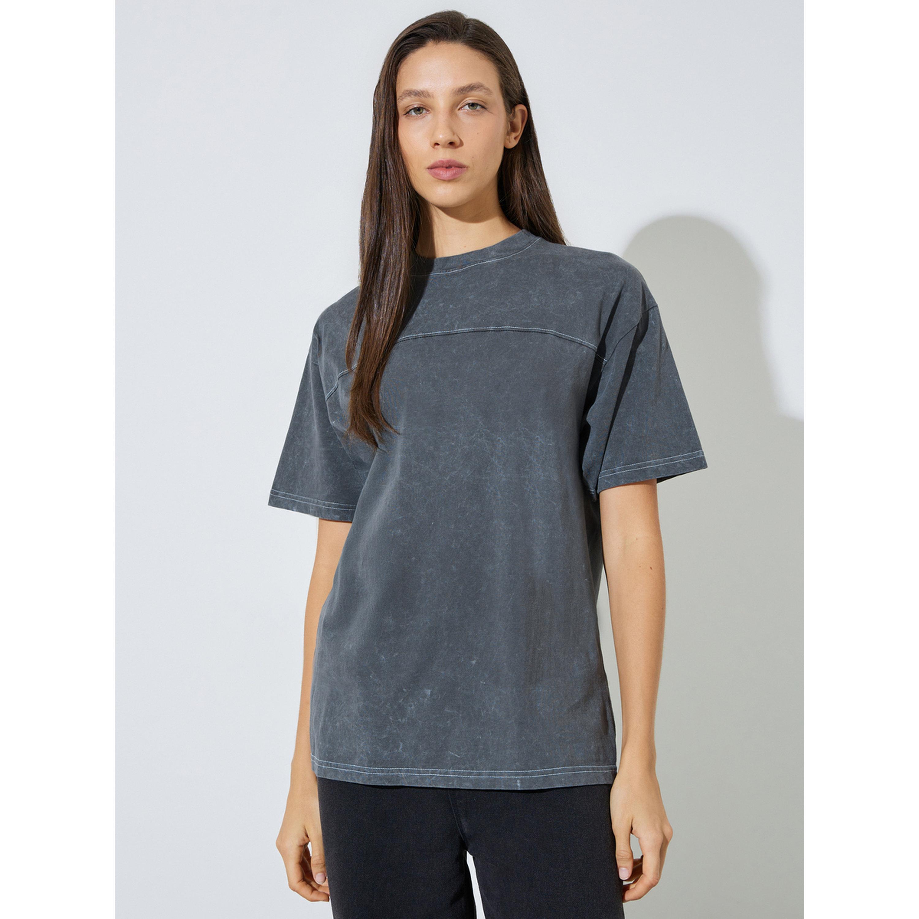 تيشيرت درزات متباينة ومغسول حمضياً باللون الرمادي-women-clothing-tshirts-image-1