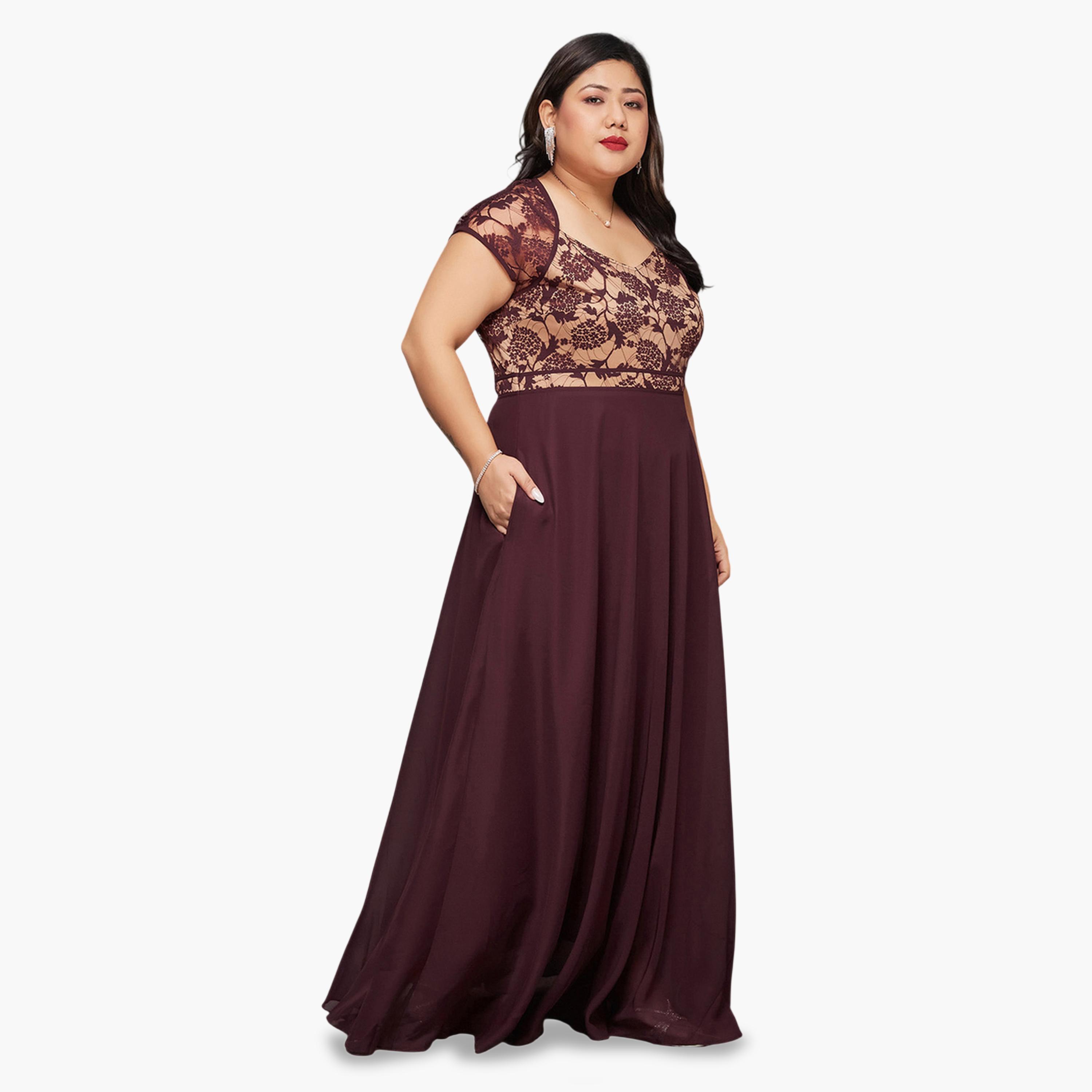 Miss Chase X Styli Plus Size Lace Insert Sweetheart Neck Maxi Dress-women-clothing-dresses-image-3