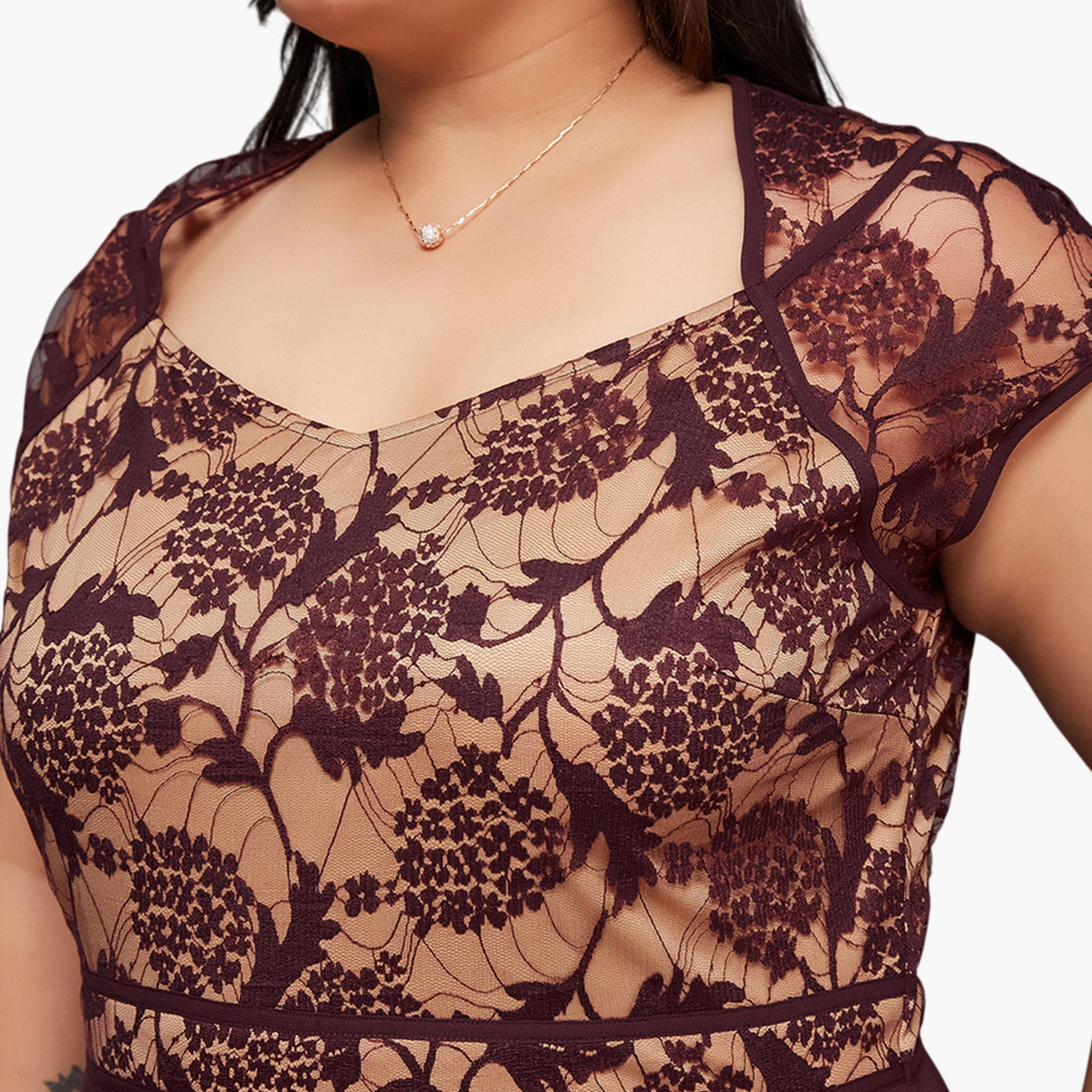 Miss Chase X Styli Plus Size Lace Insert Sweetheart Neck Maxi Dress-women-clothing-dresses-image-6