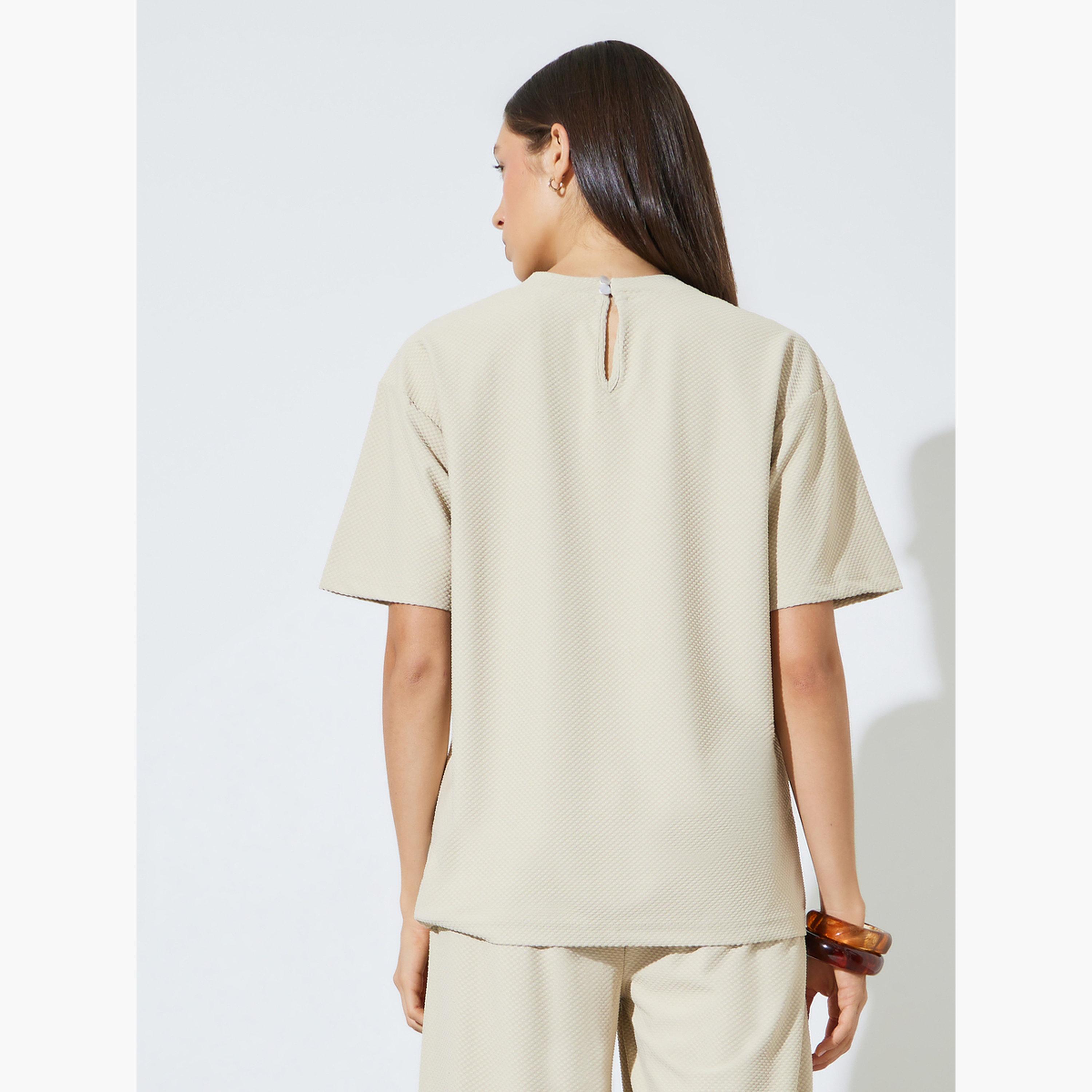 تيشيرت واسع بياقة دائرية وتفاصيل بارزة الملمس-women-clothing-tshirts-image-4