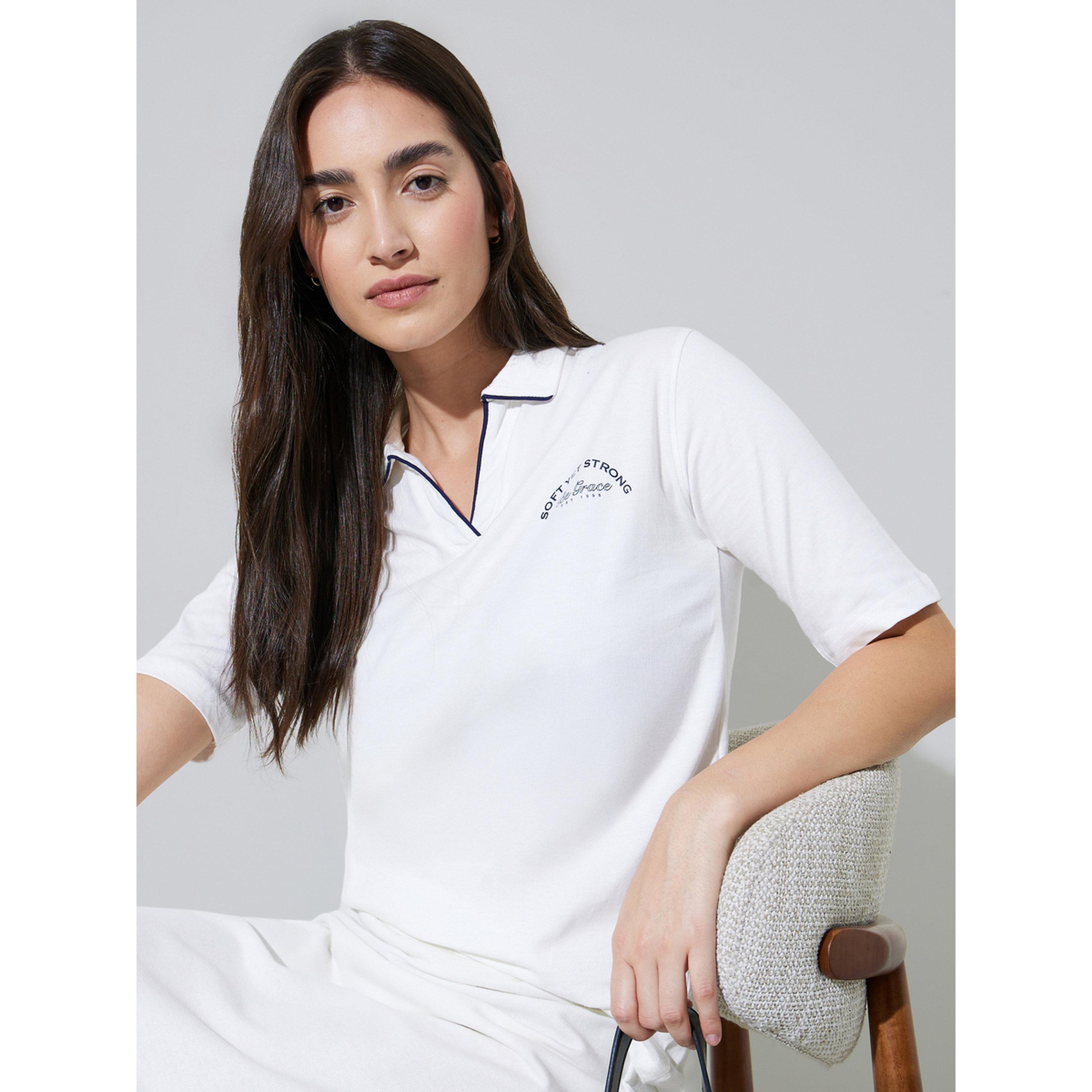 تيشيرت بولو بطبعة شعار وحواف مُتباينة-women-clothing-tshirts-image-4