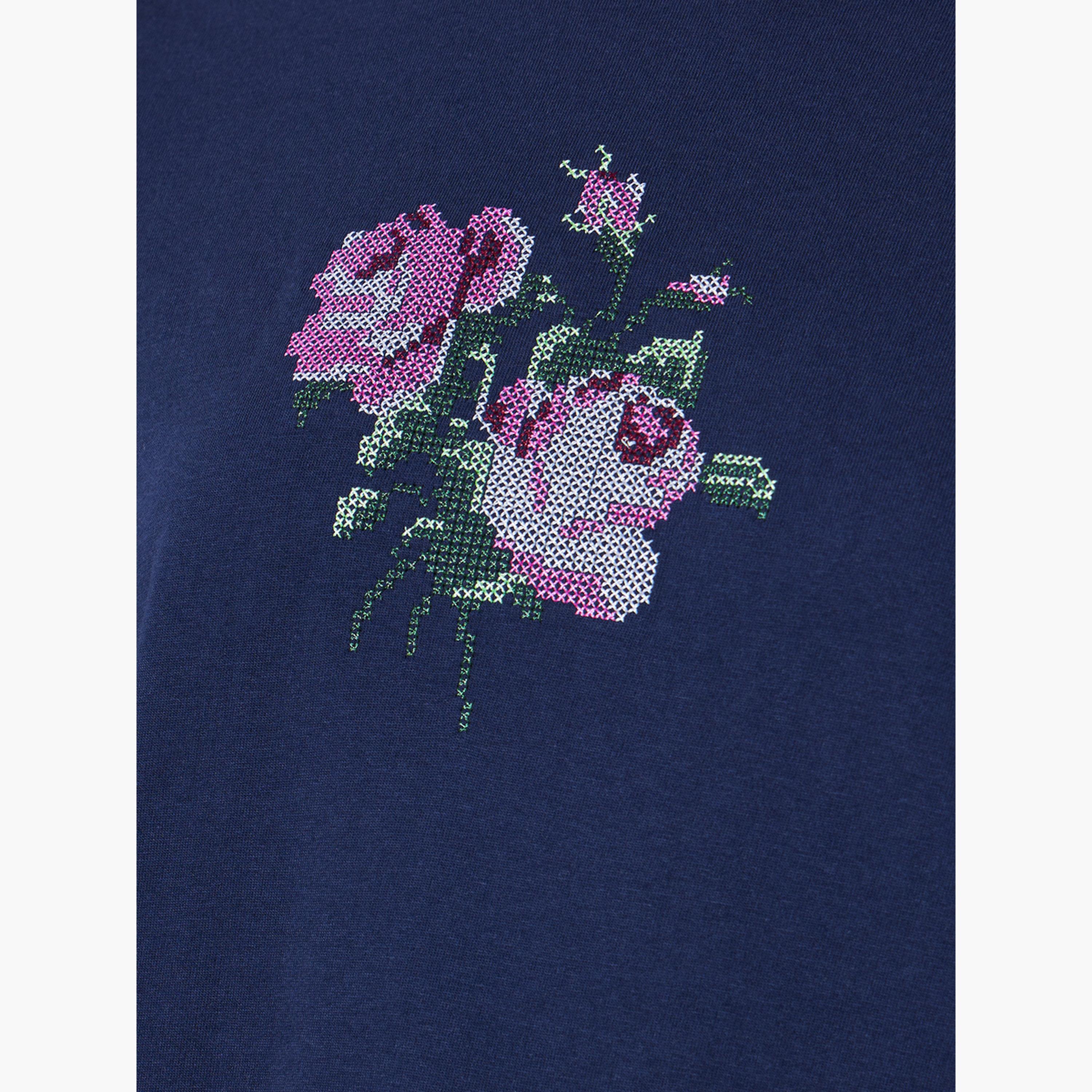 ستايلي - تيشيرت قطني مطرز كبير الحجم باللون الأزرق الداكن-women-clothing-tshirts-image-5