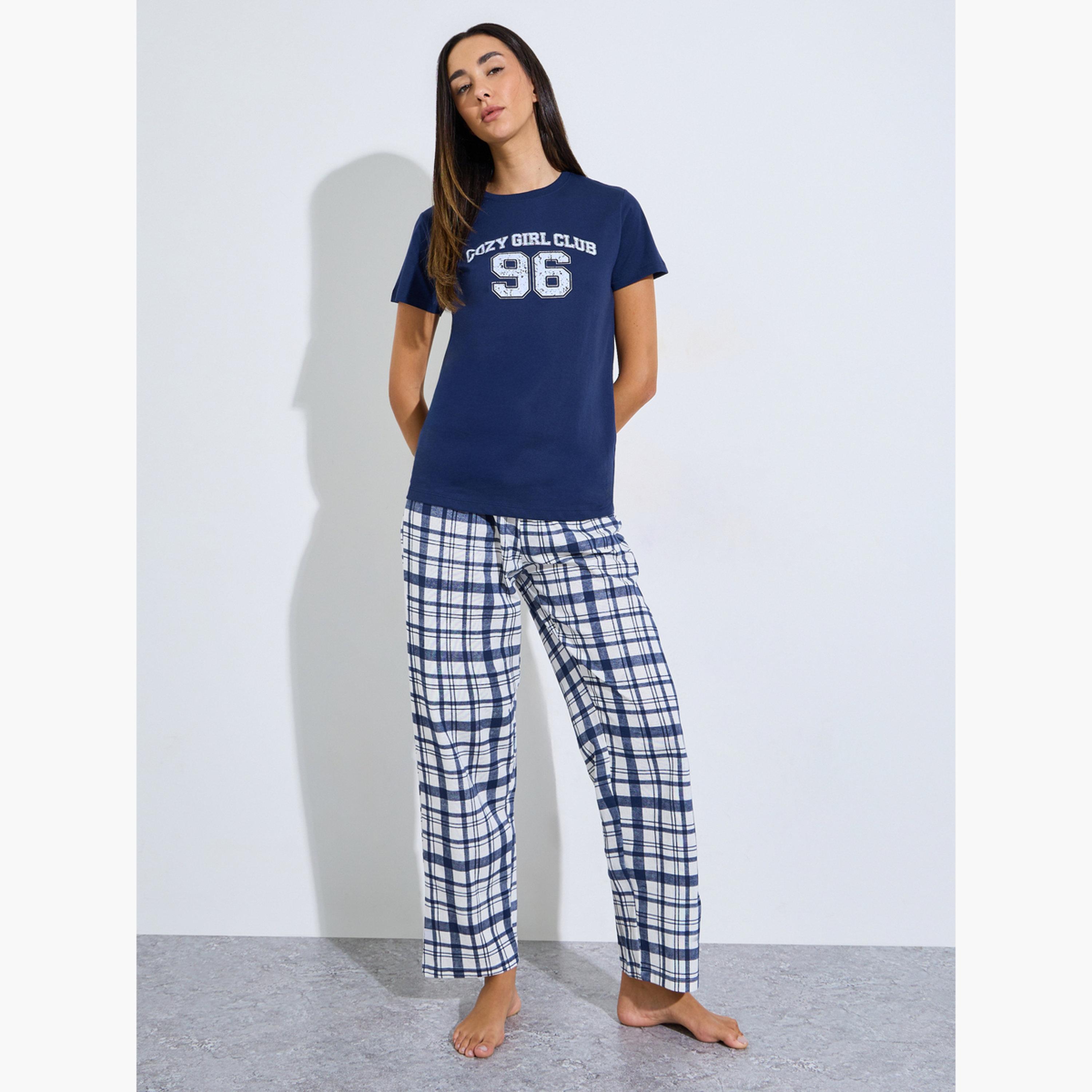 ستايلي - طقم تيشيرت بيجاما بنقشة مربعات من نادي كوزي جيرل باللون الأزرق البحري-women-clothing-nightwear-pyjamas-longsets-image-1