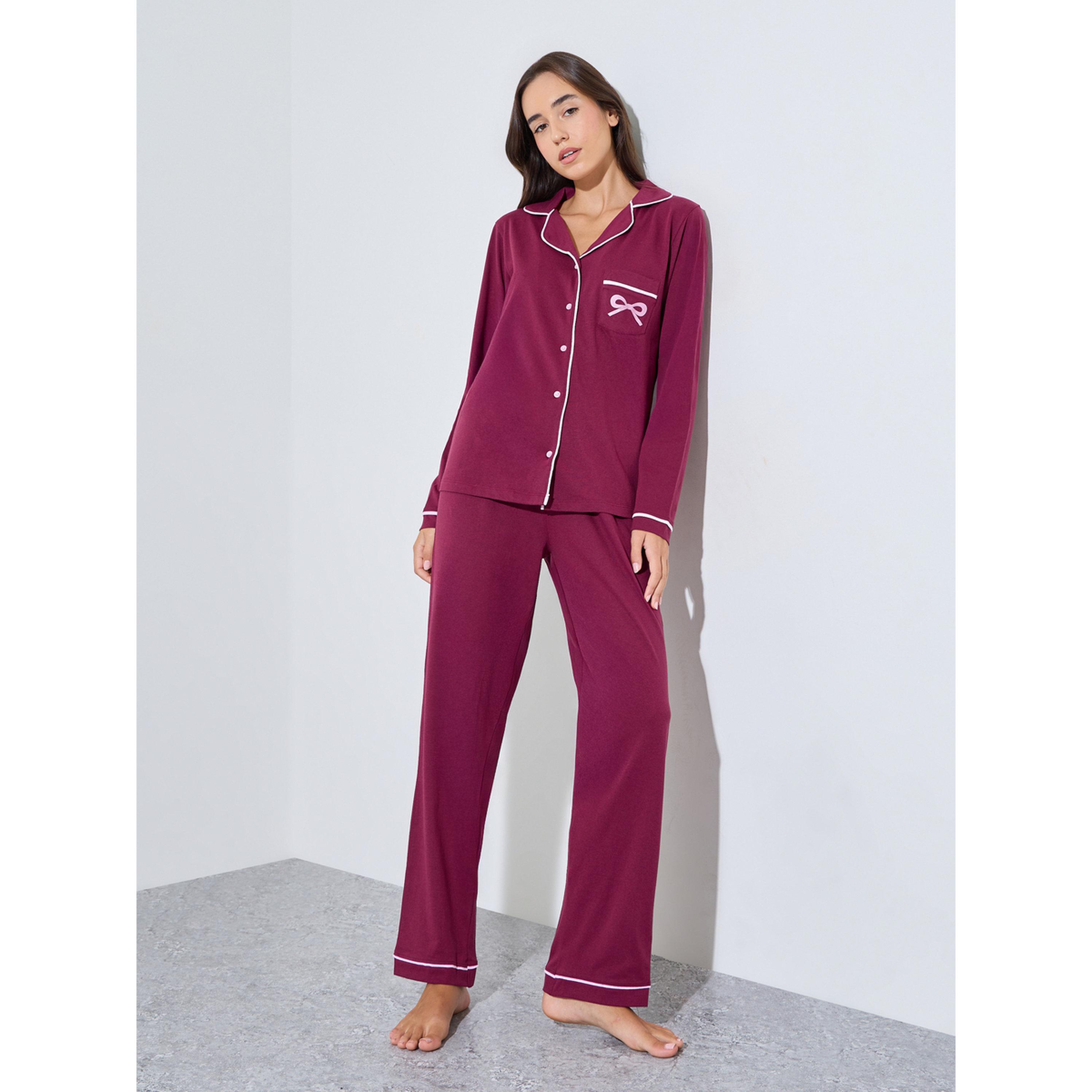 طقم بيجاما وقميص بحواف متناسقة وطبعة فيونكة-women-clothing-nightwear-pyjamas-longsets-image-1