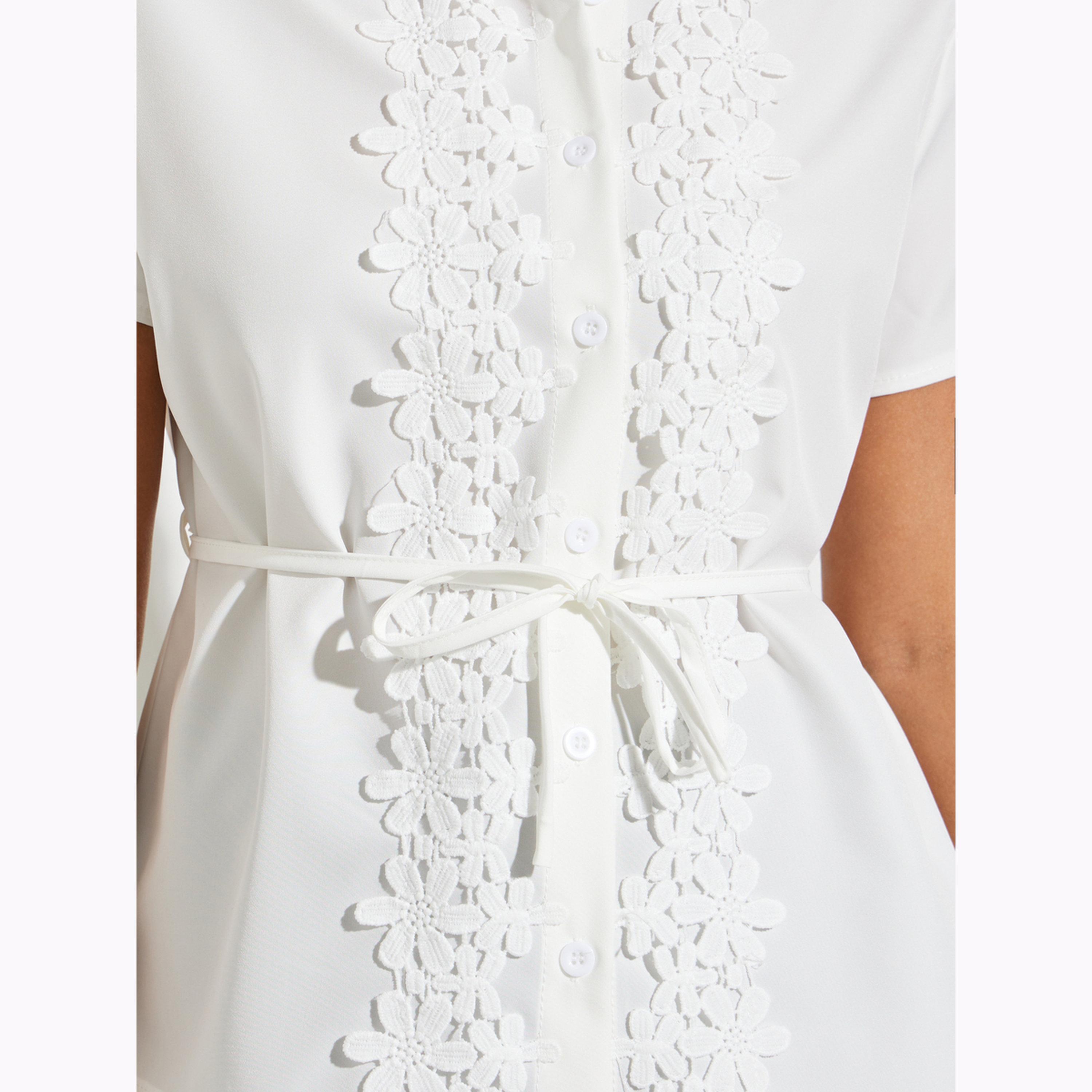 بلوزة برباط خصر ورقعة مطرزة بلون أبيض-women-clothing-shirtsandblouses-shirts-image-4