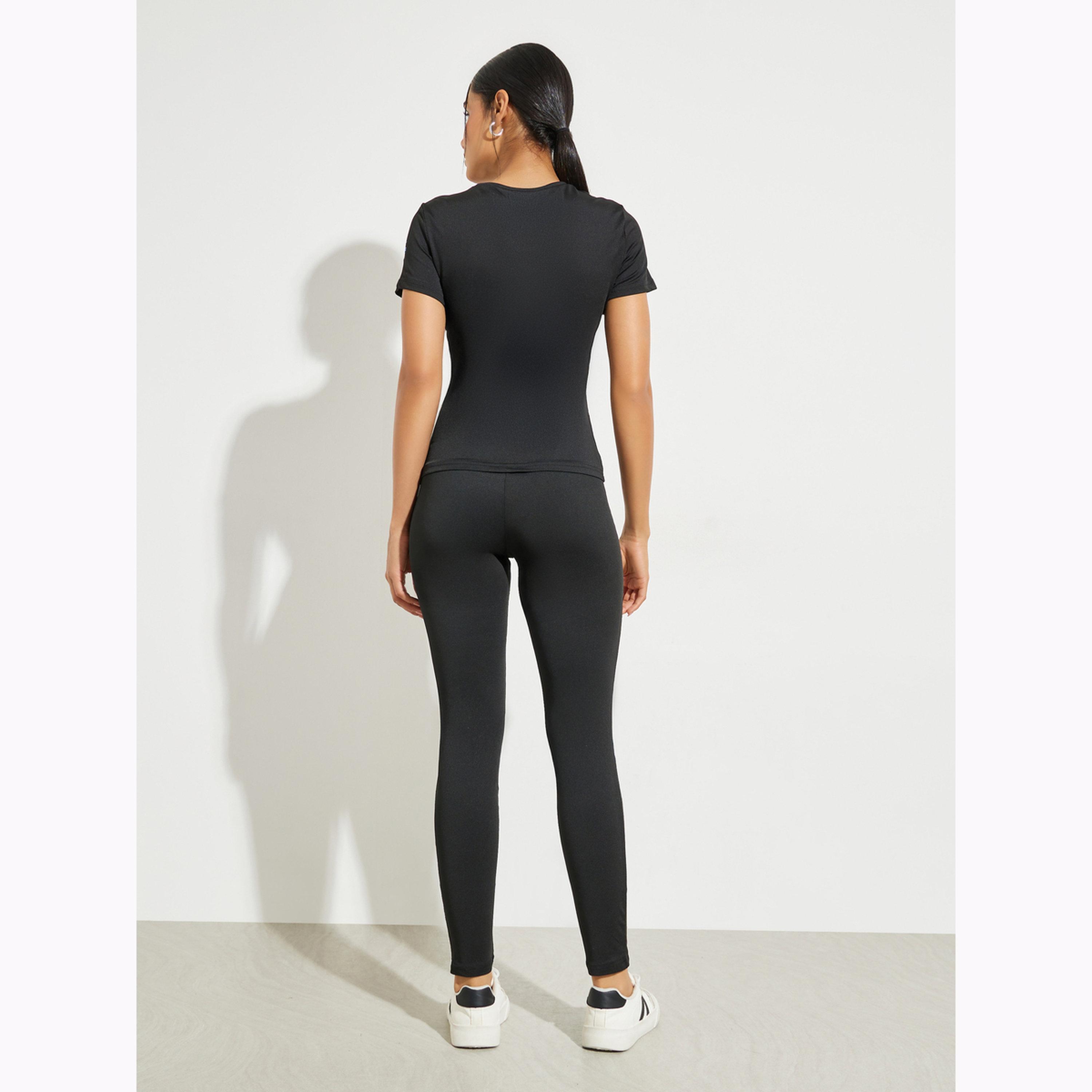 طقم منسق من ليقنز وتيشيرت بياقة دائرية بلون أسود-women-clothing-coordsets-image-4