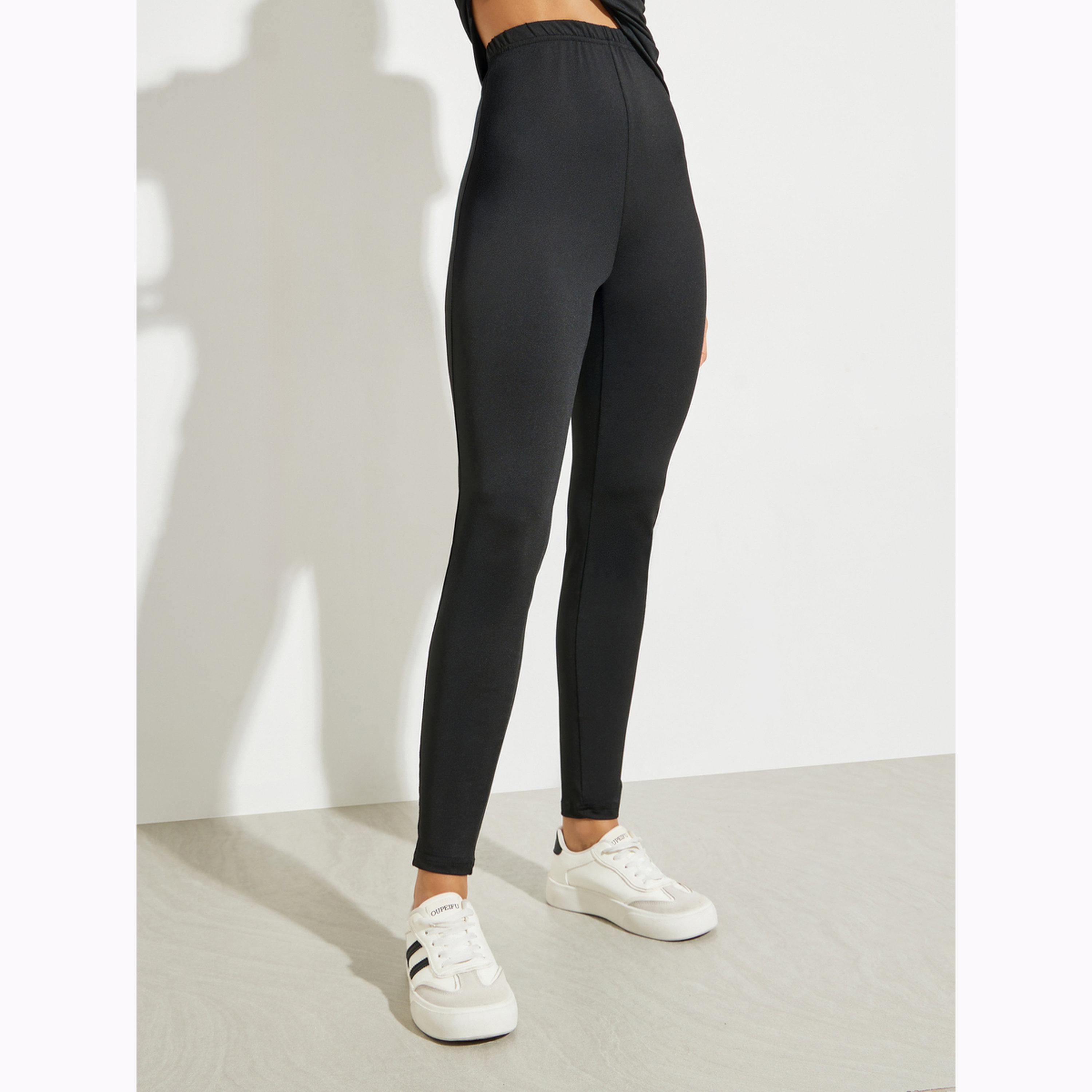 طقم منسق من ليقنز وتيشيرت بياقة دائرية بلون أسود-women-clothing-coordsets-image-5