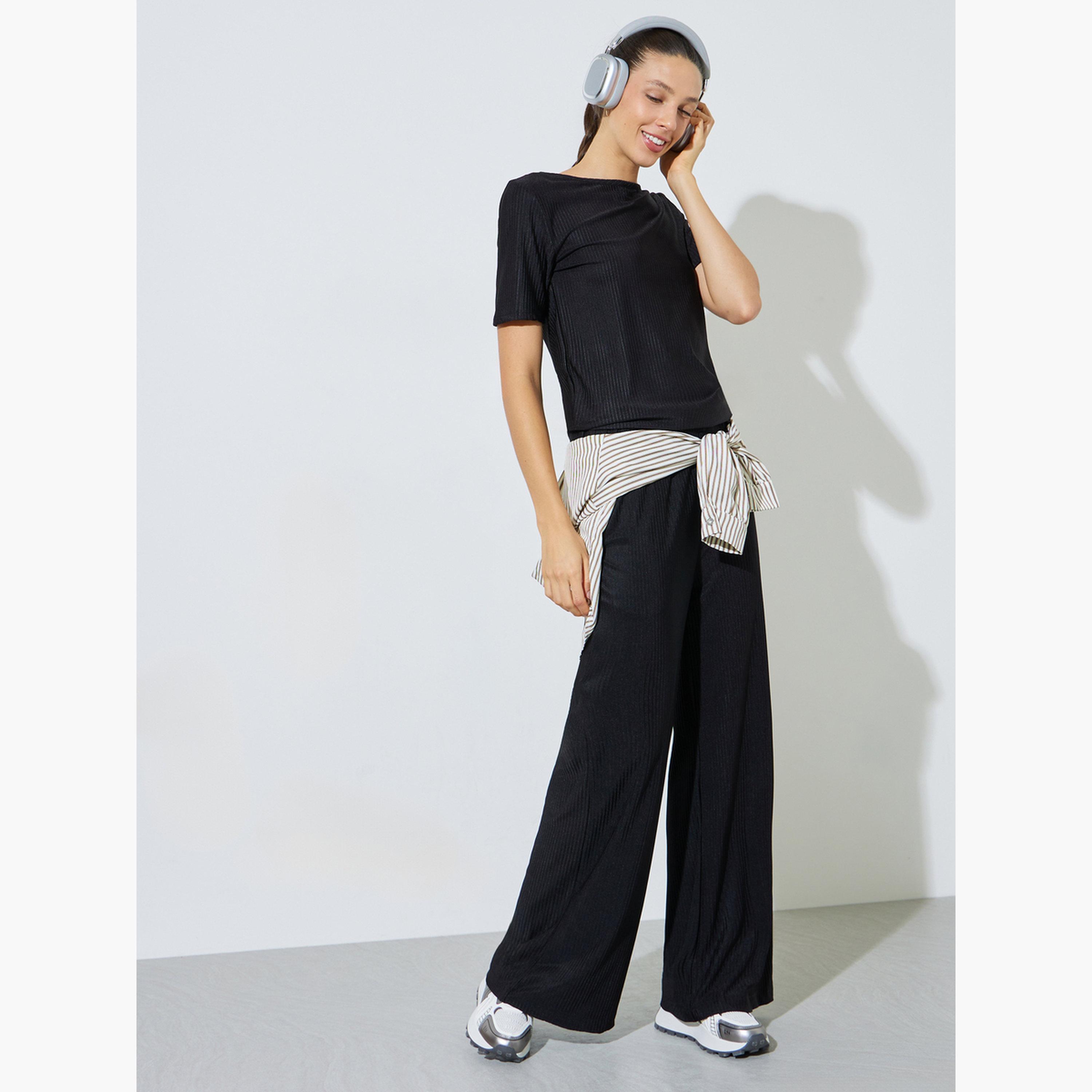 بنطال بأرجل واسعة وقماش بليسه-women-clothing-bottoms-joggers-image-2