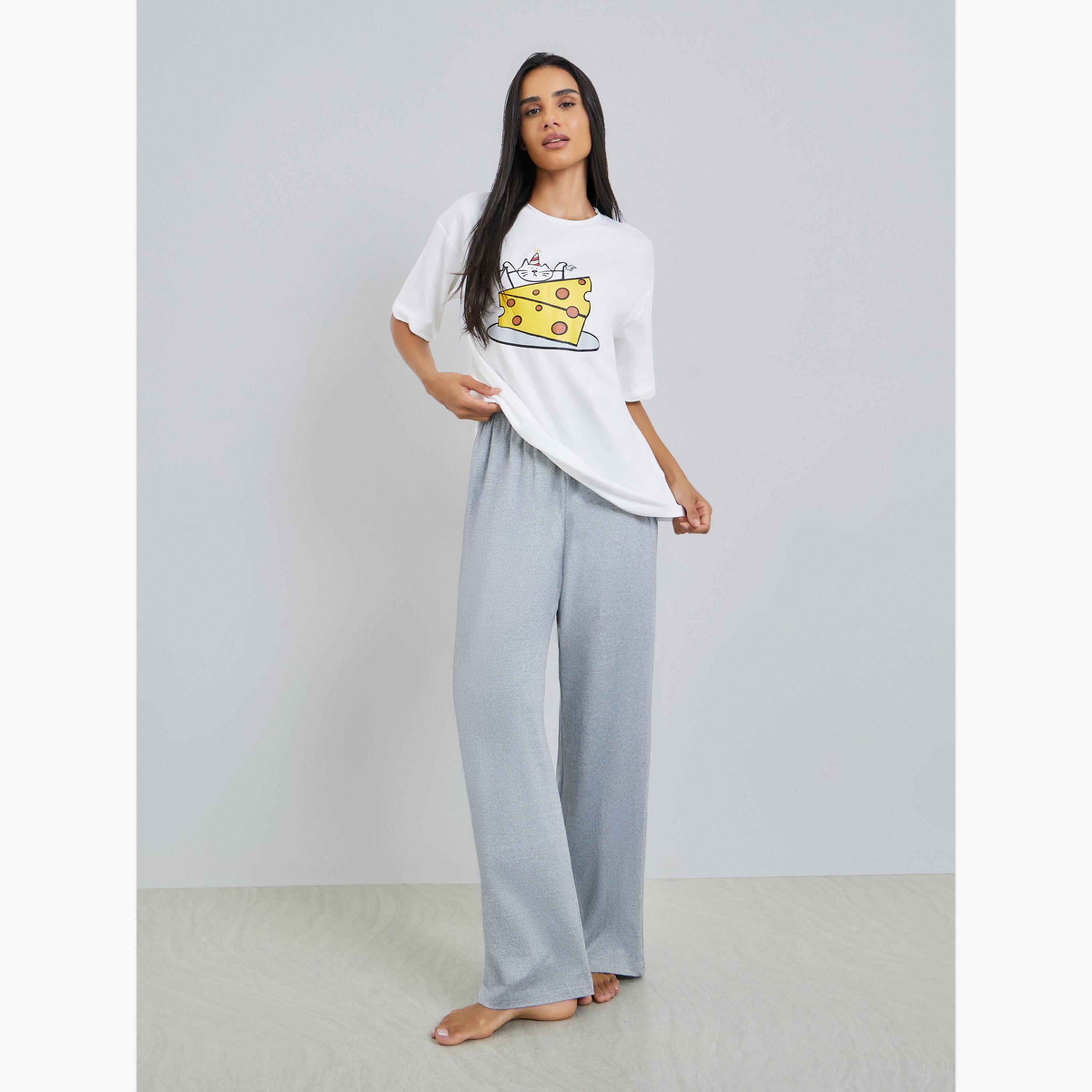 طقم بيجاما من بنطال وتيشيرت بطبعة جرافيك كات تشيز-women-clothing-nightwear-pyjamas-longsets-image-1