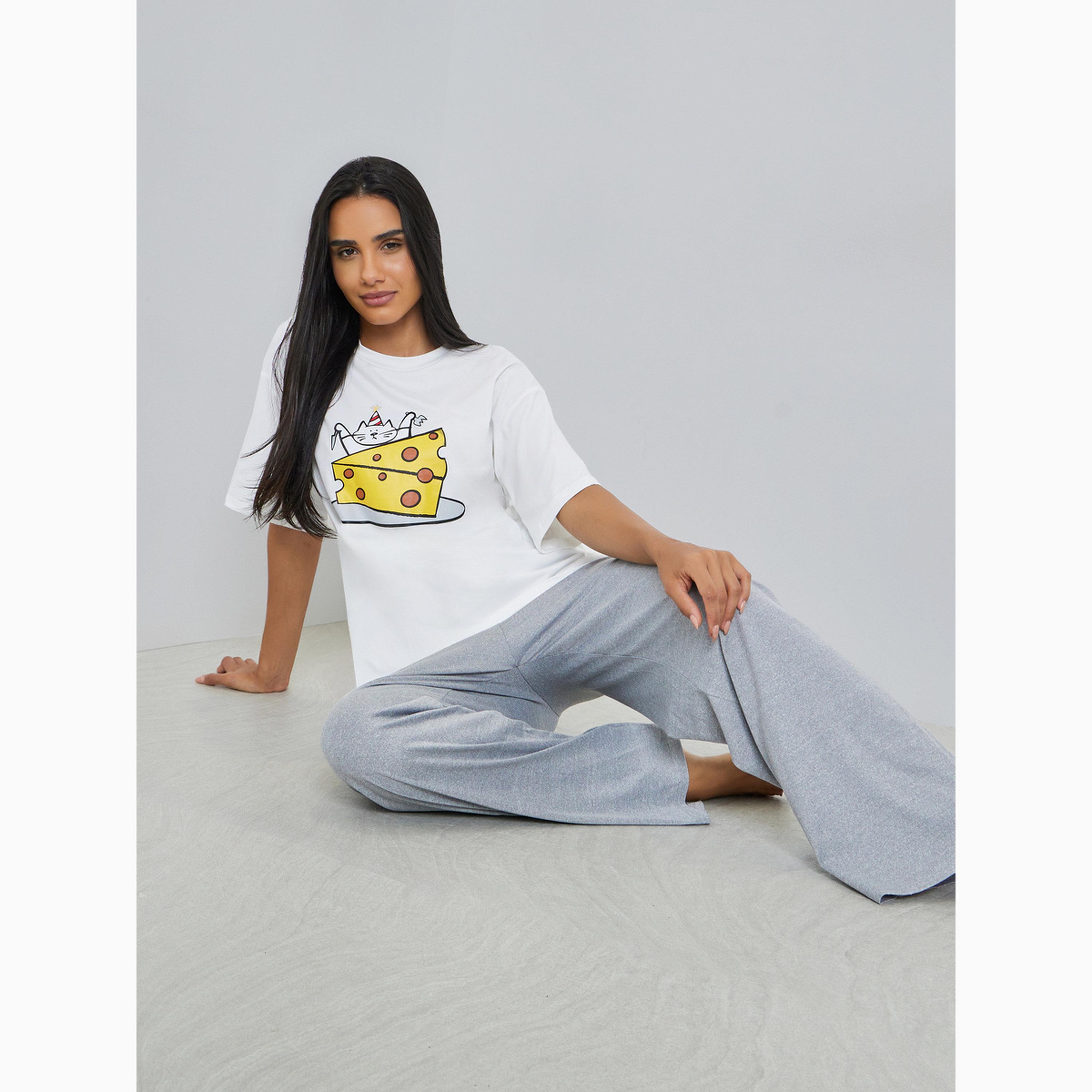 طقم بيجاما من بنطال وتيشيرت بطبعة جرافيك كات تشيز-women-clothing-nightwear-pyjamas-longsets-image-2