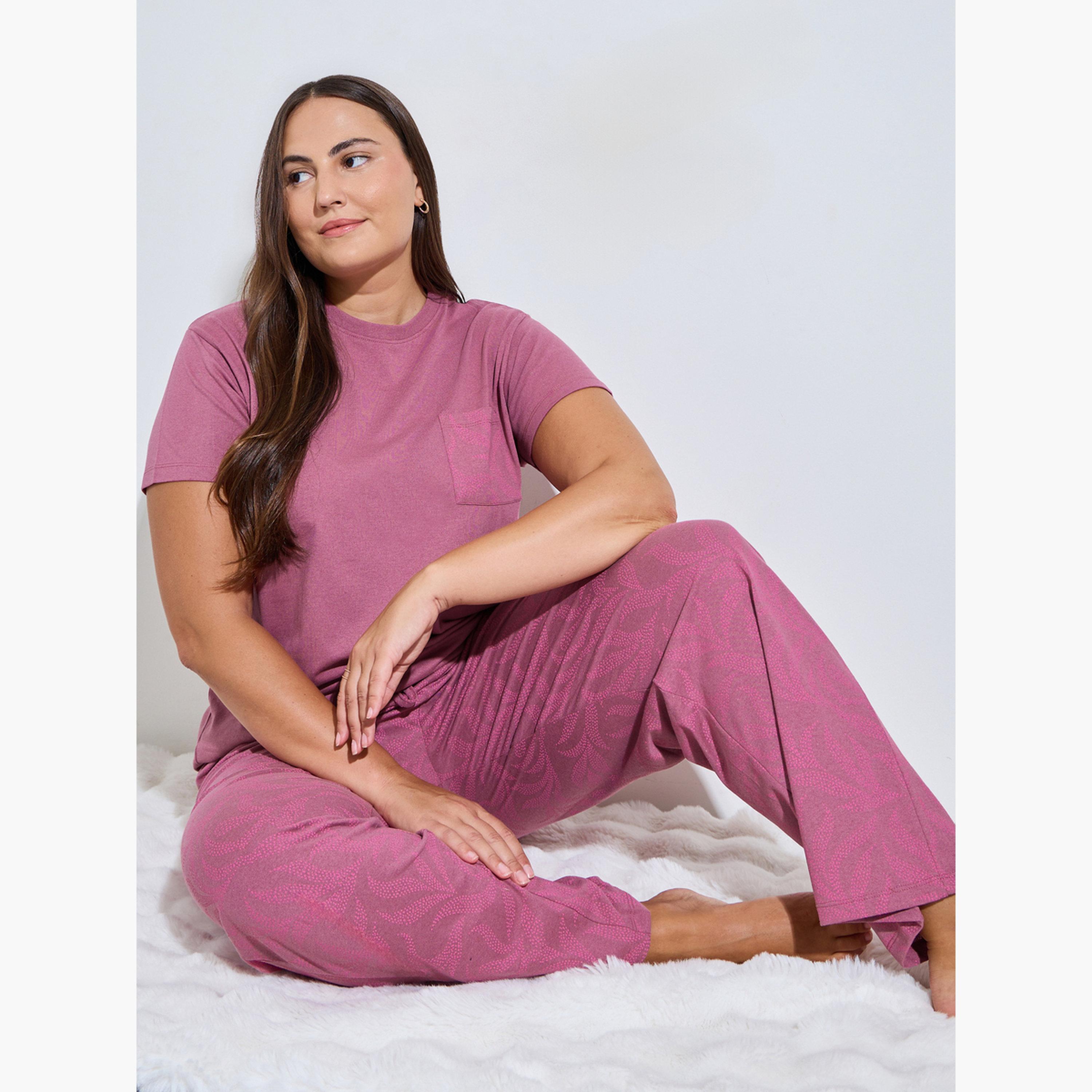 Styli Plus Size Palm Pocket Print T-Shirt and Pyjama Set-women-clothing-plussize-nightwear-nightwearsets-image-2