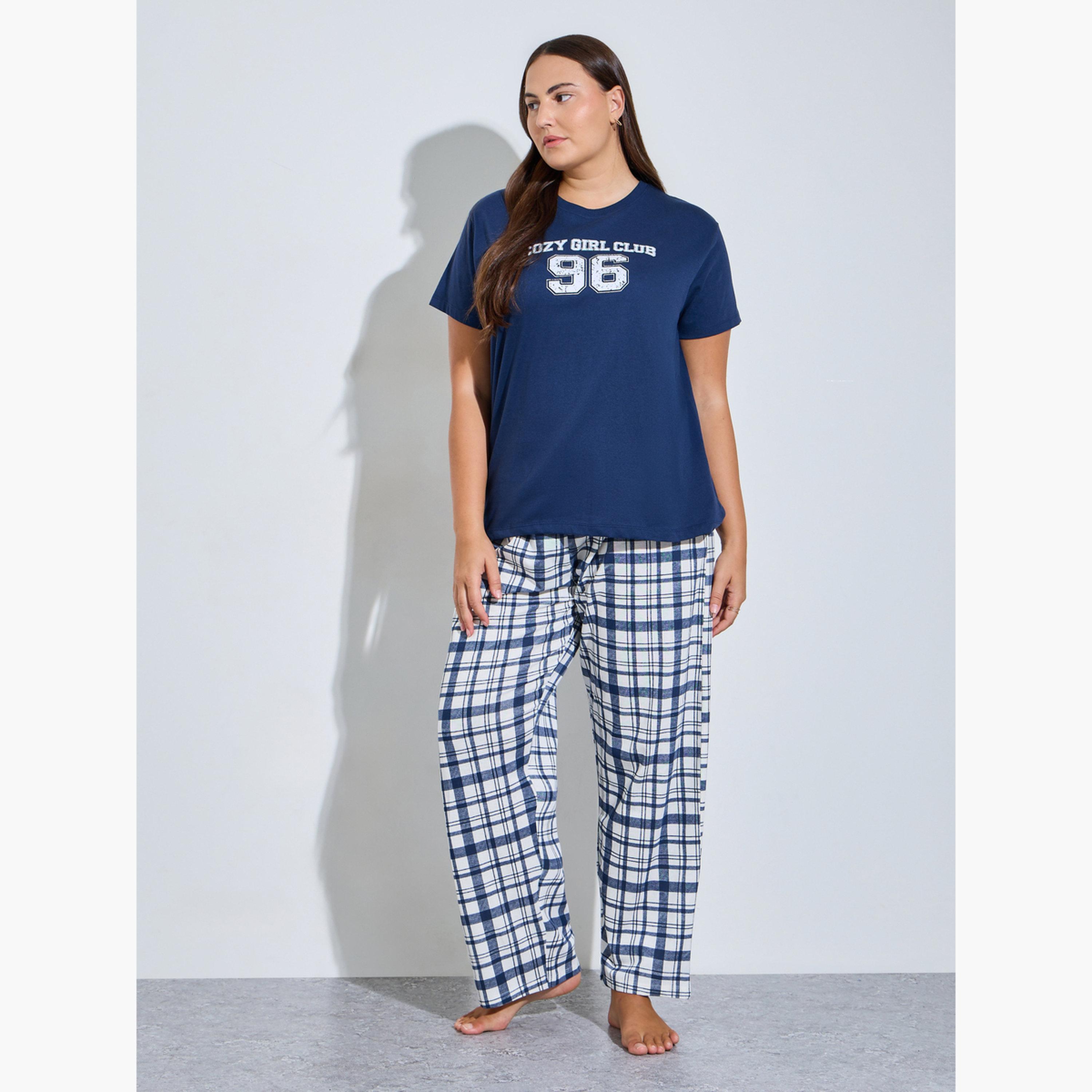 طقم بيجاما من بنطال كروهات وتيشيرت طبعة جرافيك بمقاس كبير-women-clothing-plussize-nightwear-nightwearsets-image-1