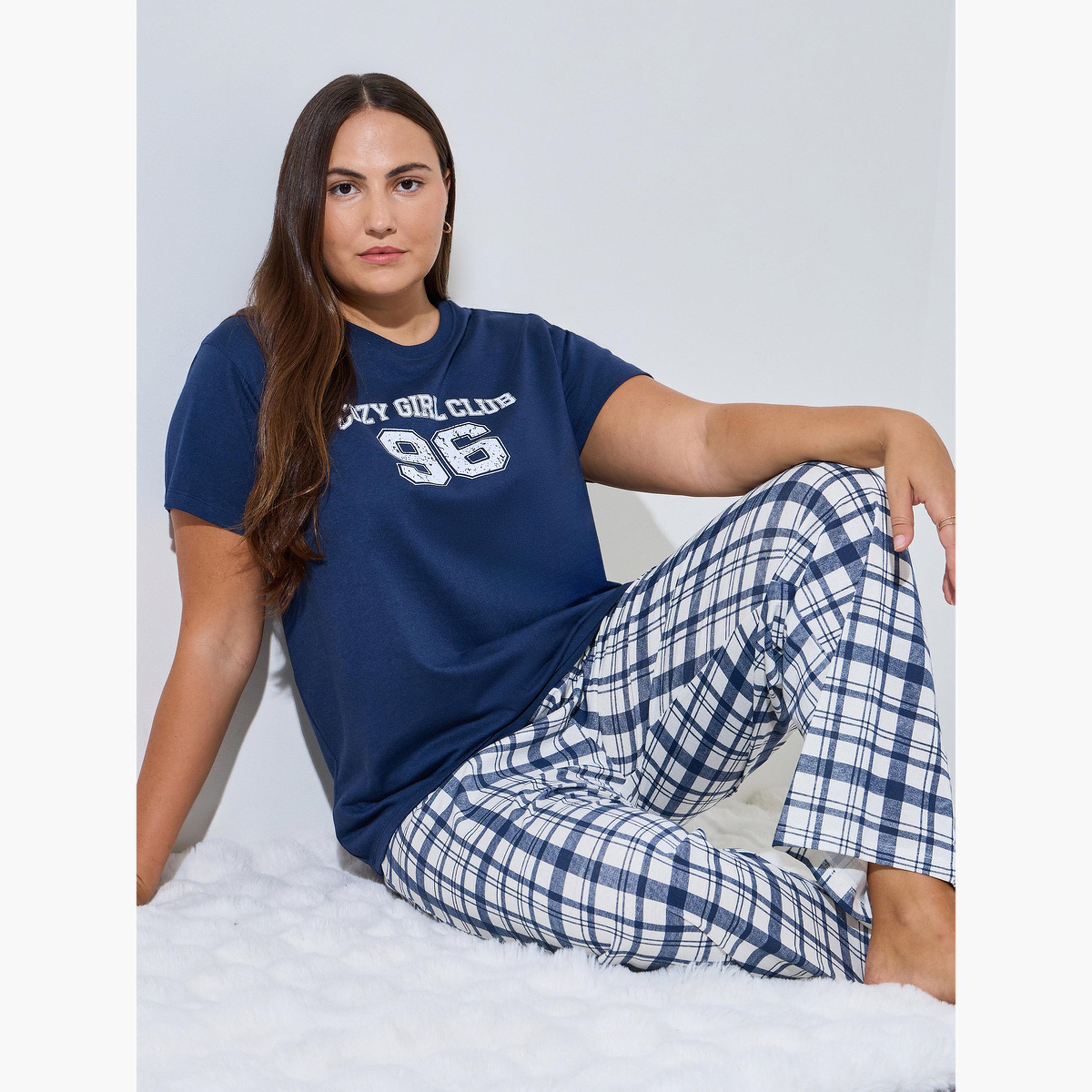 طقم بيجاما من بنطال كروهات وتيشيرت طبعة جرافيك بمقاس كبير-women-clothing-plussize-nightwear-nightwearsets-image-2