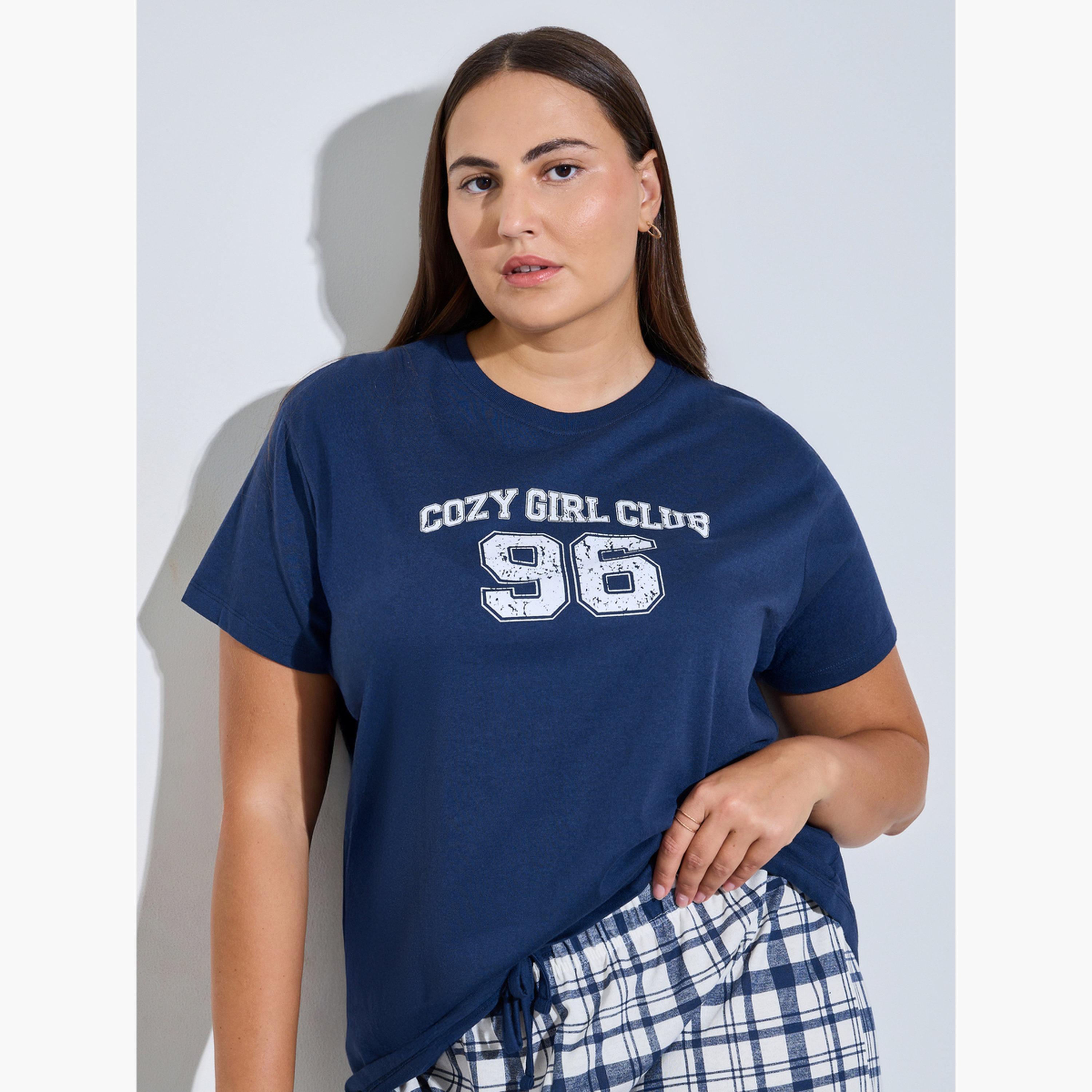 طقم بيجاما من بنطال كروهات وتيشيرت طبعة جرافيك بمقاس كبير-women-clothing-plussize-nightwear-nightwearsets-image-3