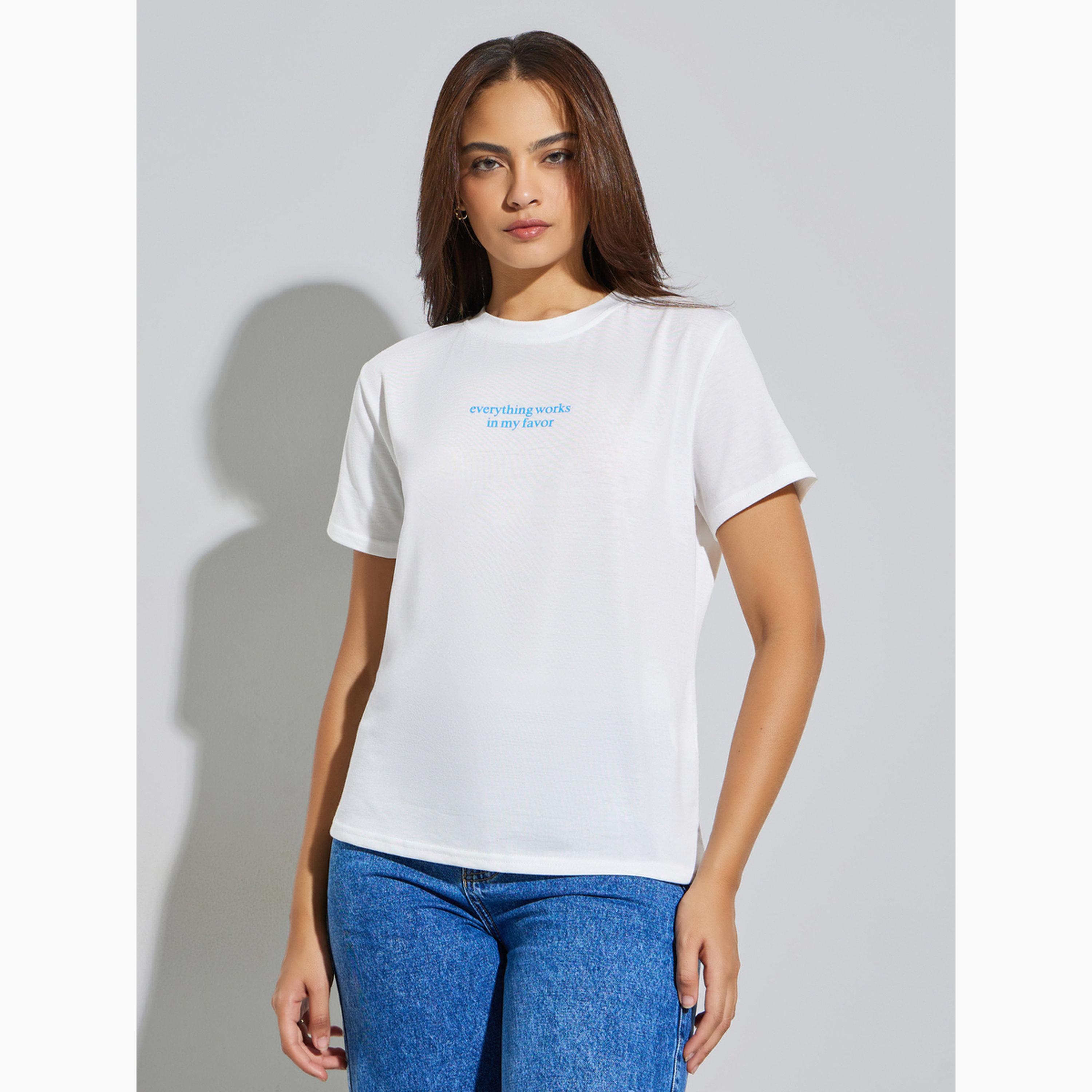 تيشيرت بقصة عادية وطبعة شعار-women-clothing-tshirts-image-1