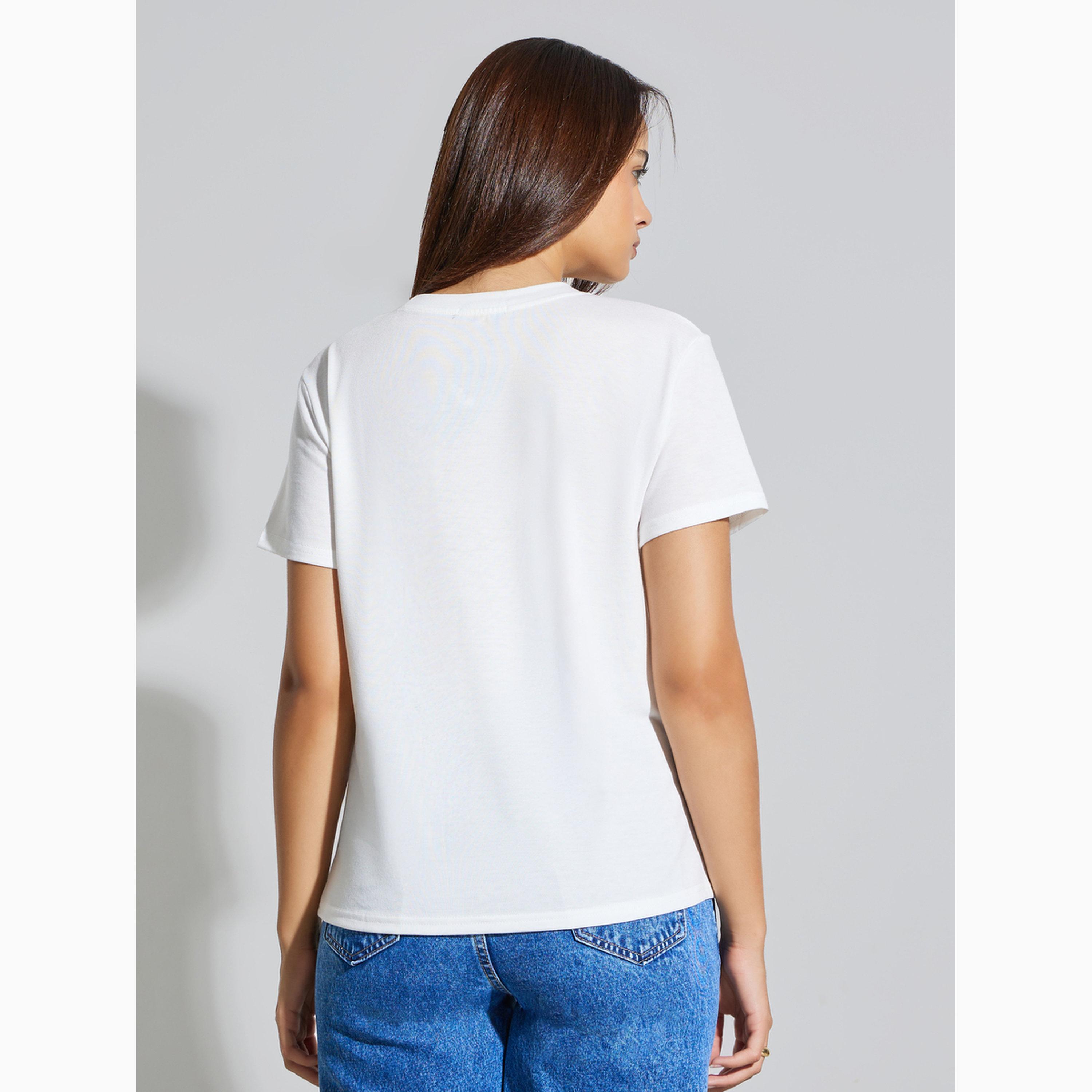تيشيرت بقصة عادية وطبعة شعار-women-clothing-tshirts-image-4