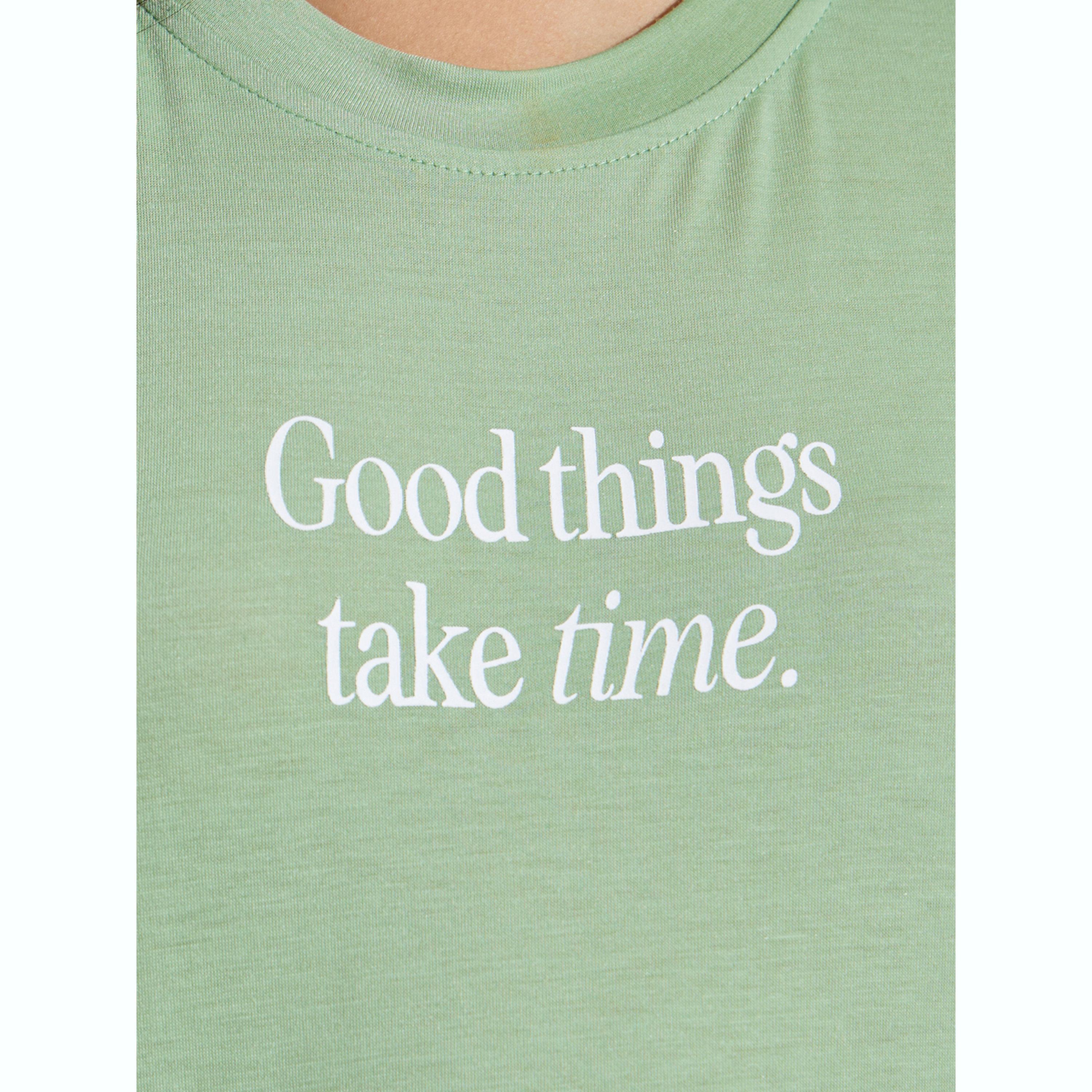 تيشيرت بأكمام قصيرة وطبعة شعار-women-clothing-tshirts-image-4