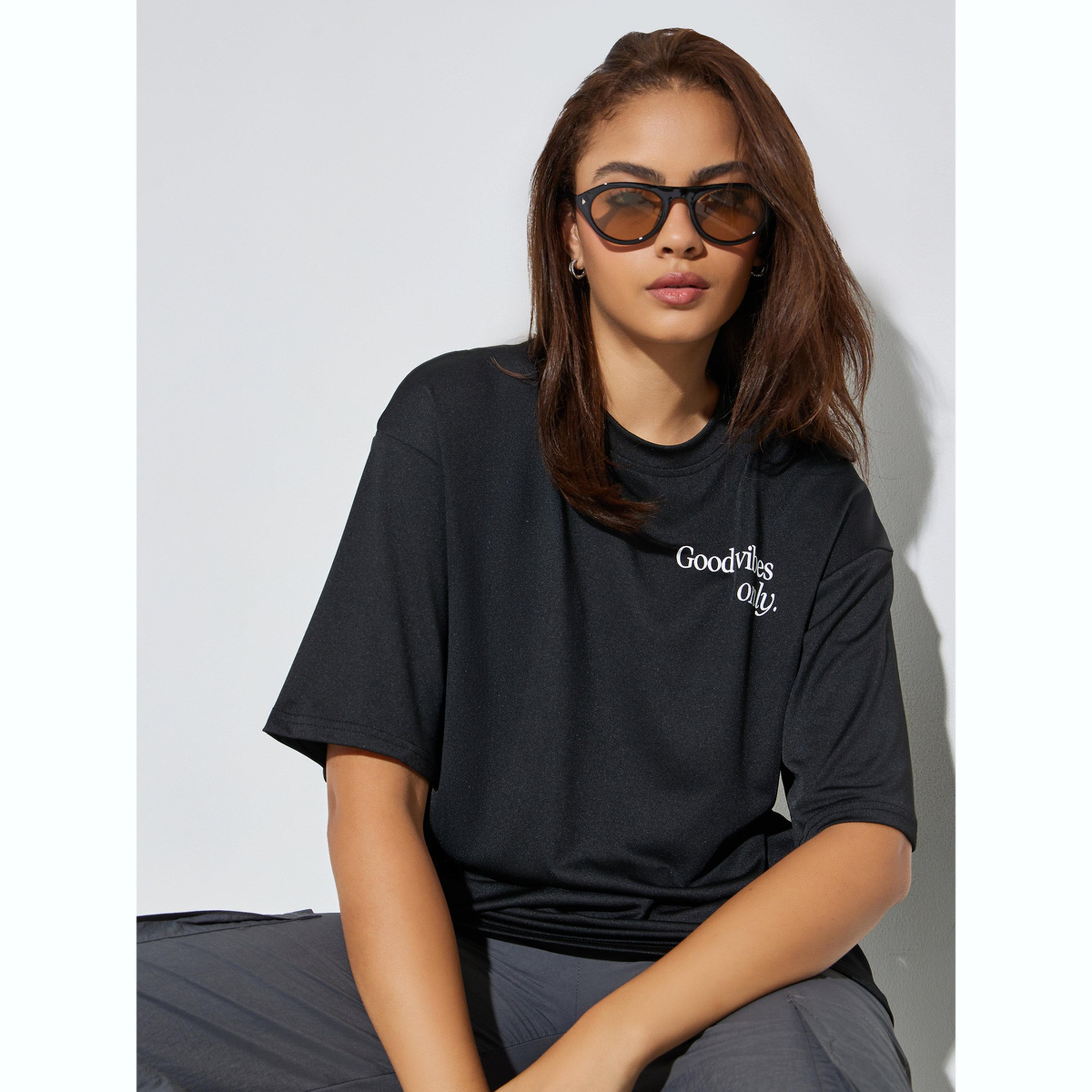 تيشيرت بقصة فضفاضة وطبعة شعار-women-clothing-tshirts-image-3