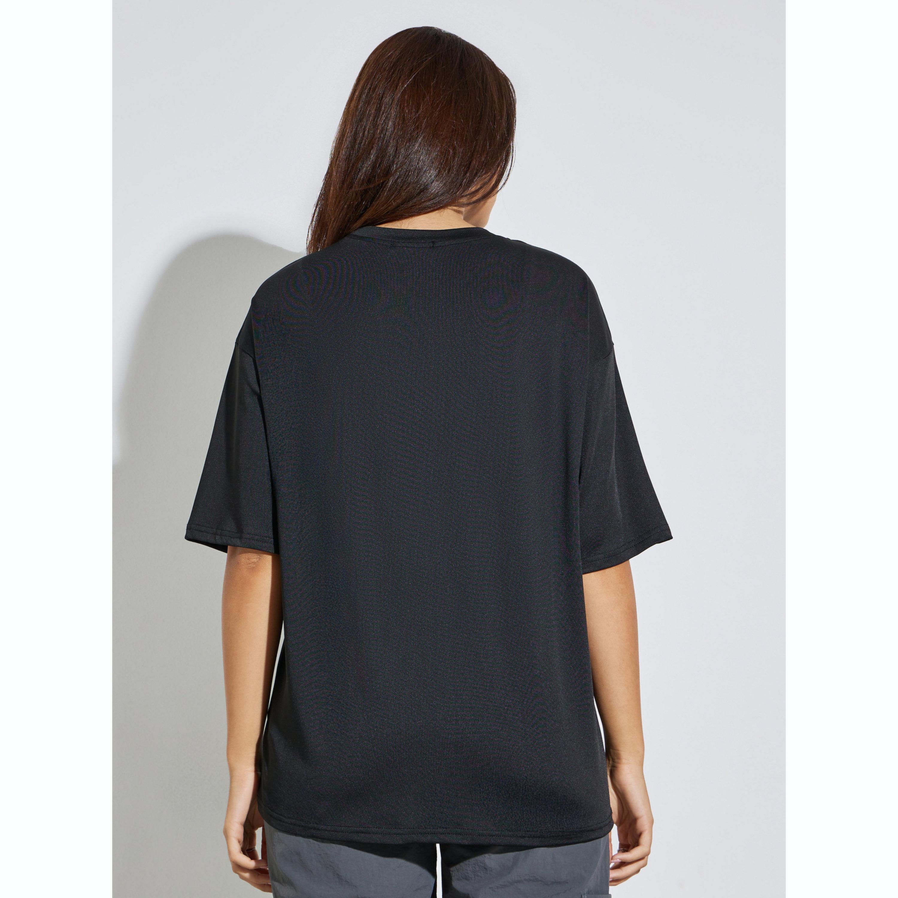 تيشيرت بقصة فضفاضة وطبعة شعار-women-clothing-tshirts-image-4