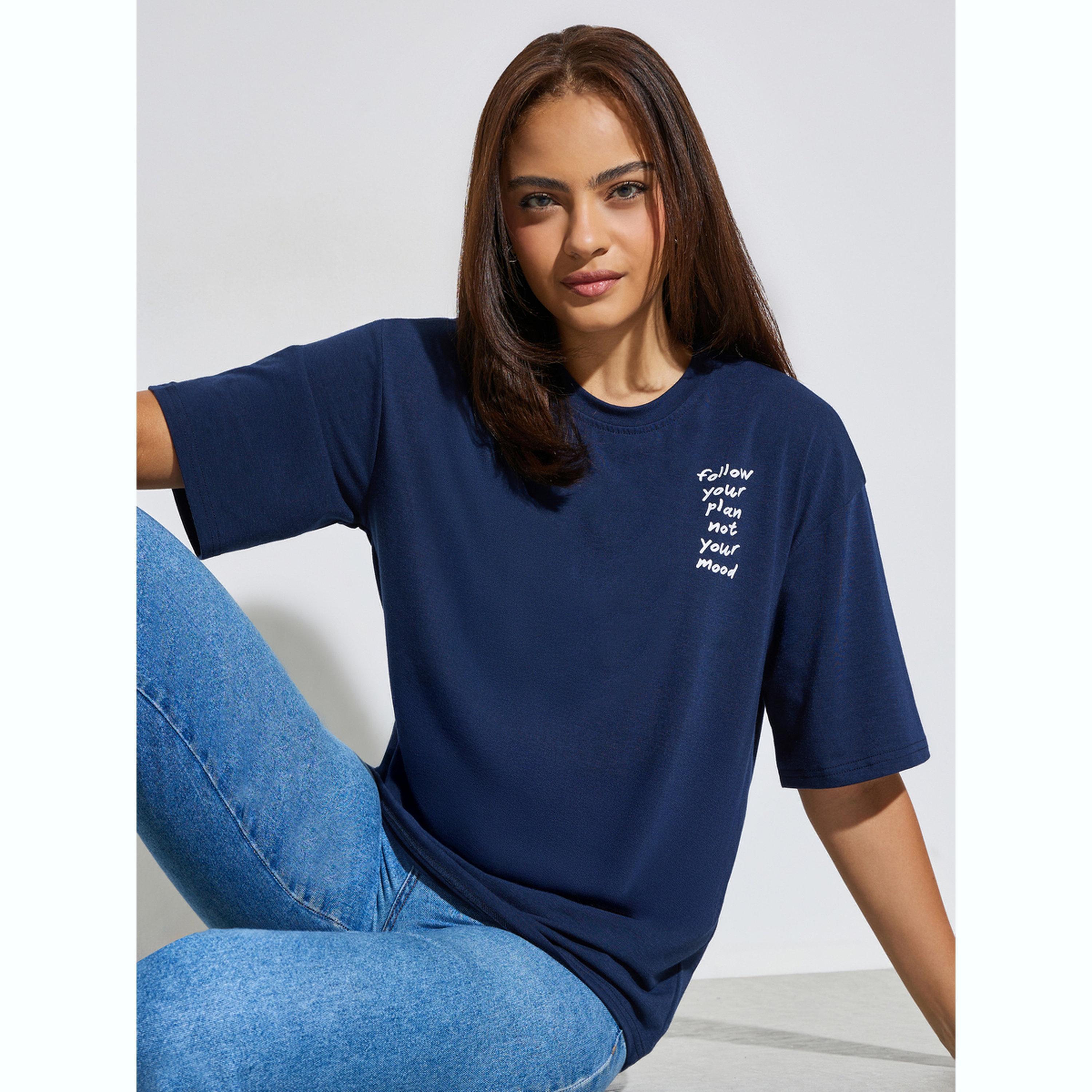 تيشيرت بقصة فضفاضة وطبعة شعار-women-clothing-tshirts-image-3