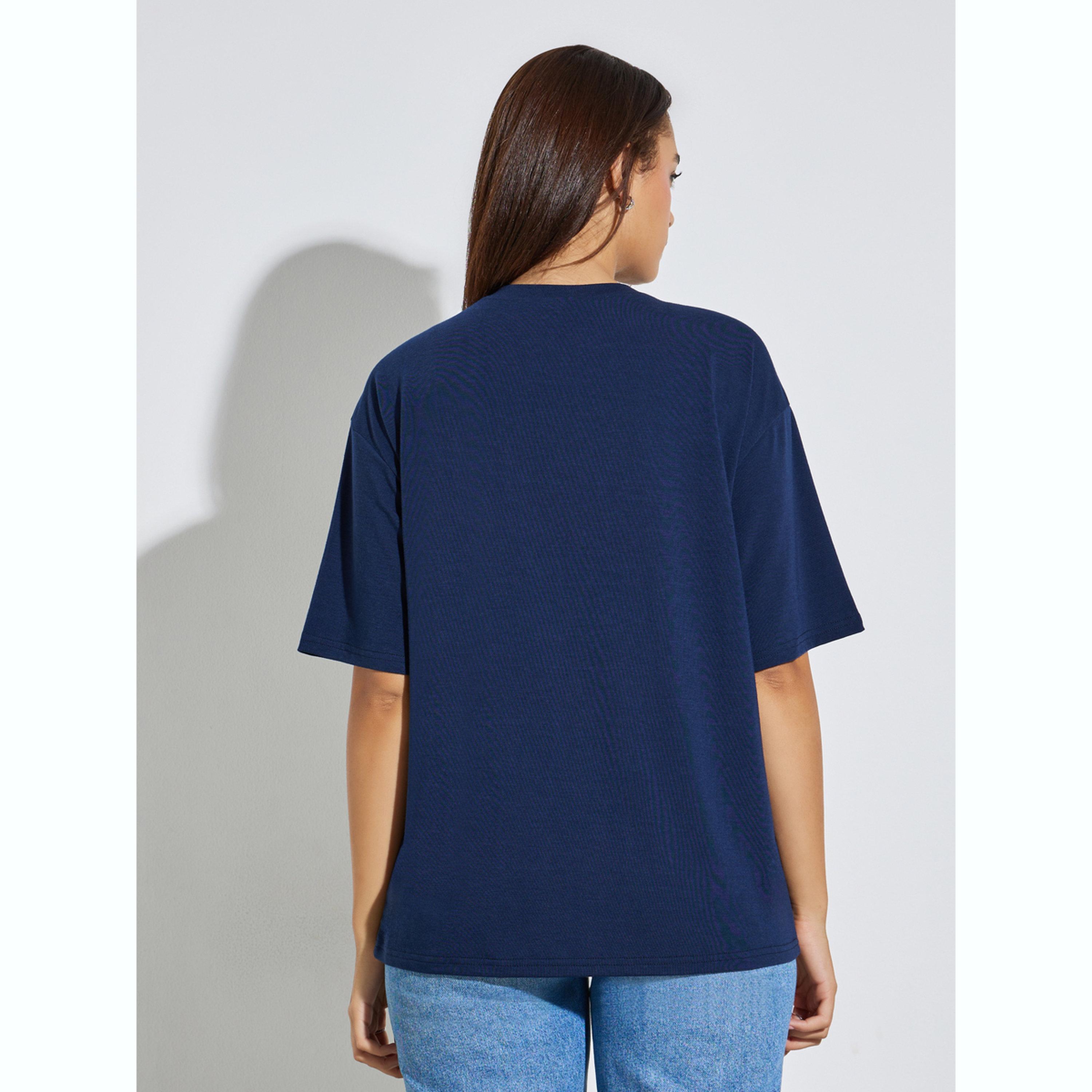 تيشيرت بقصة فضفاضة وطبعة شعار-women-clothing-tshirts-image-4