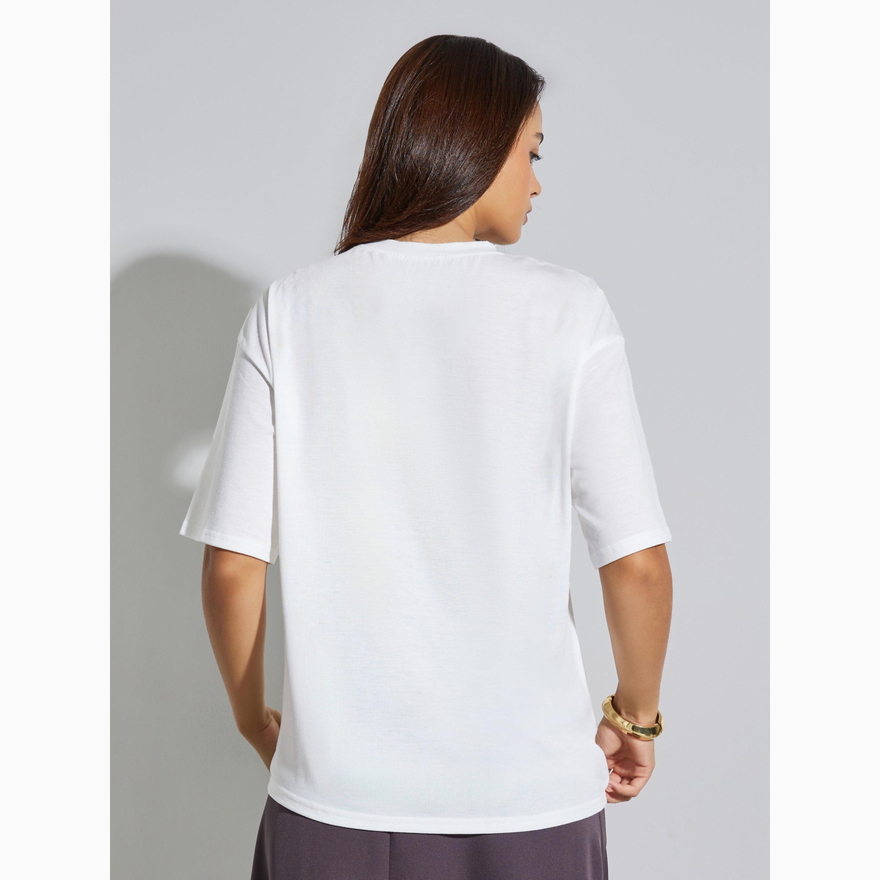 تيشيرت بقصة فضفاضة وطبعة شعار-women-clothing-tshirts-image-4