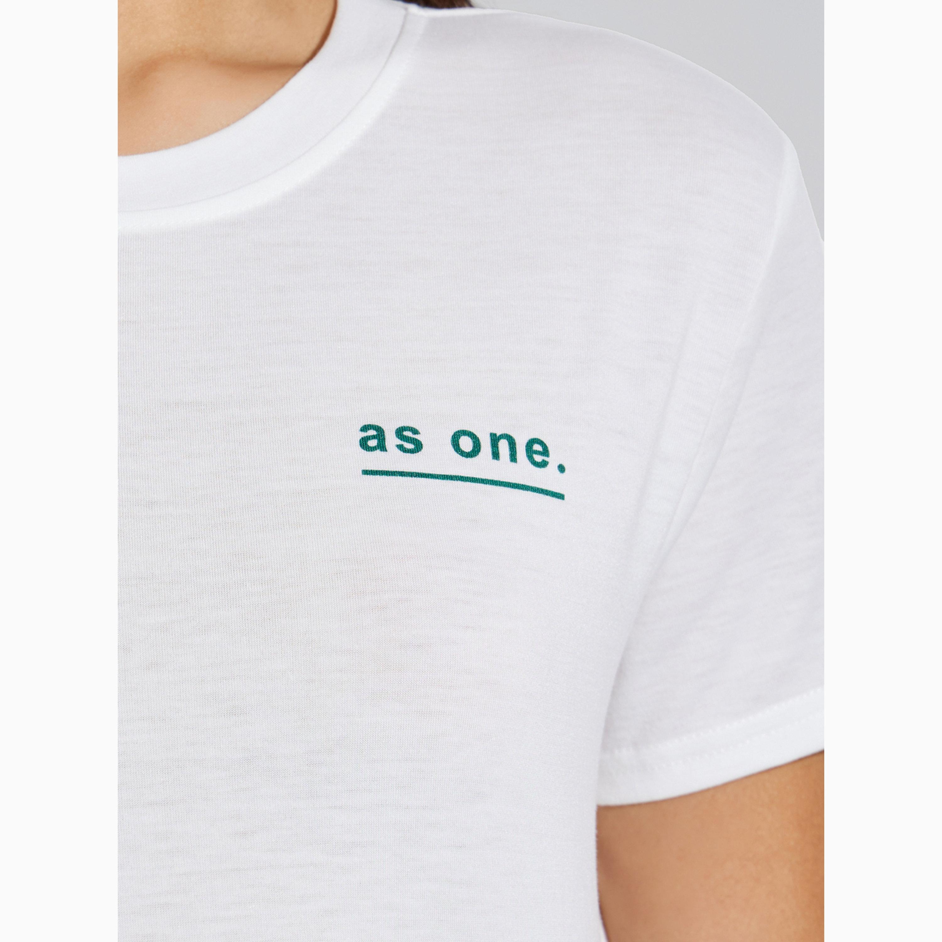 تيشيرت بقصة عادية وطبعة شعار-women-clothing-tshirts-image-4