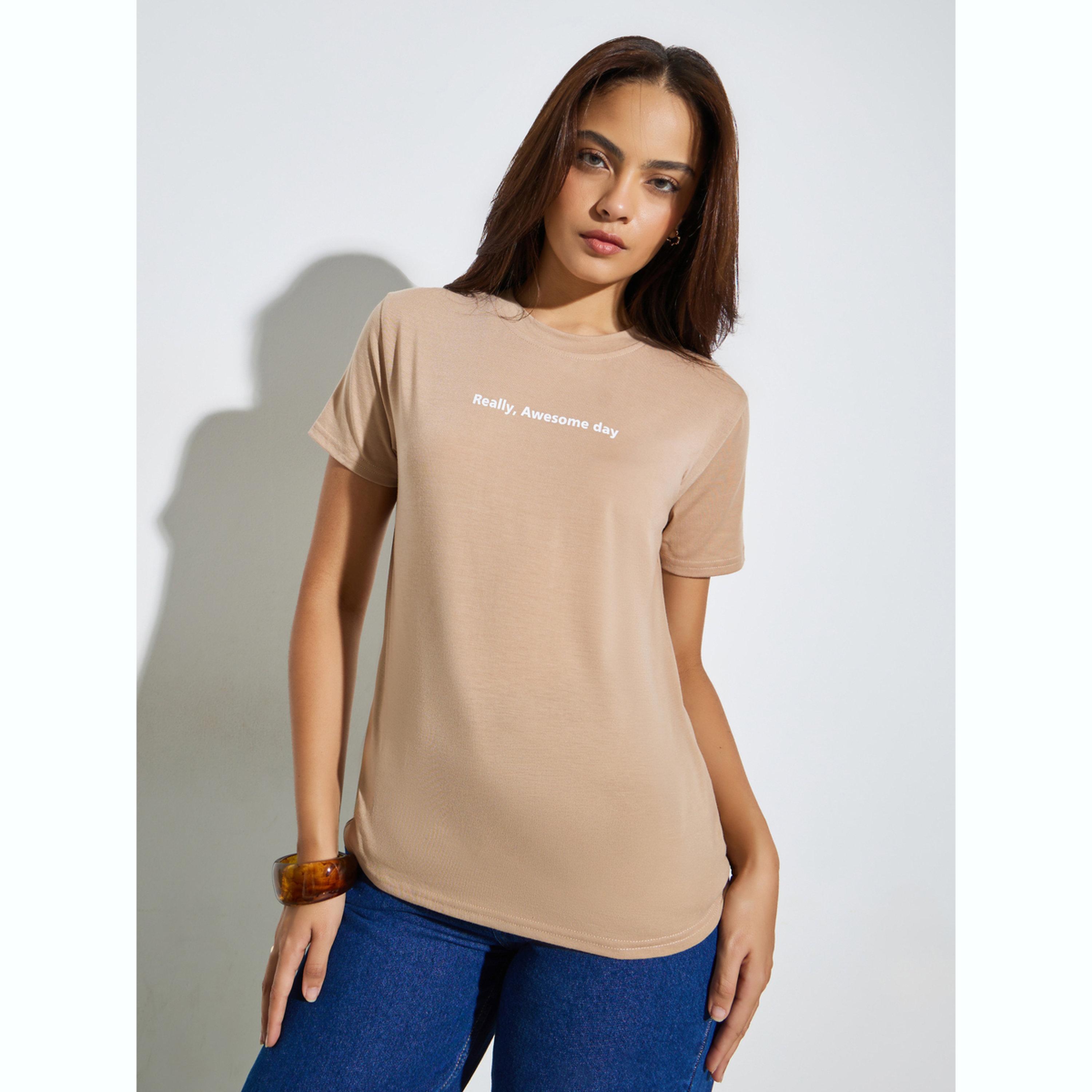 تيشيرت بقصة عادية وطبعة شعار-women-clothing-tshirts-image-1