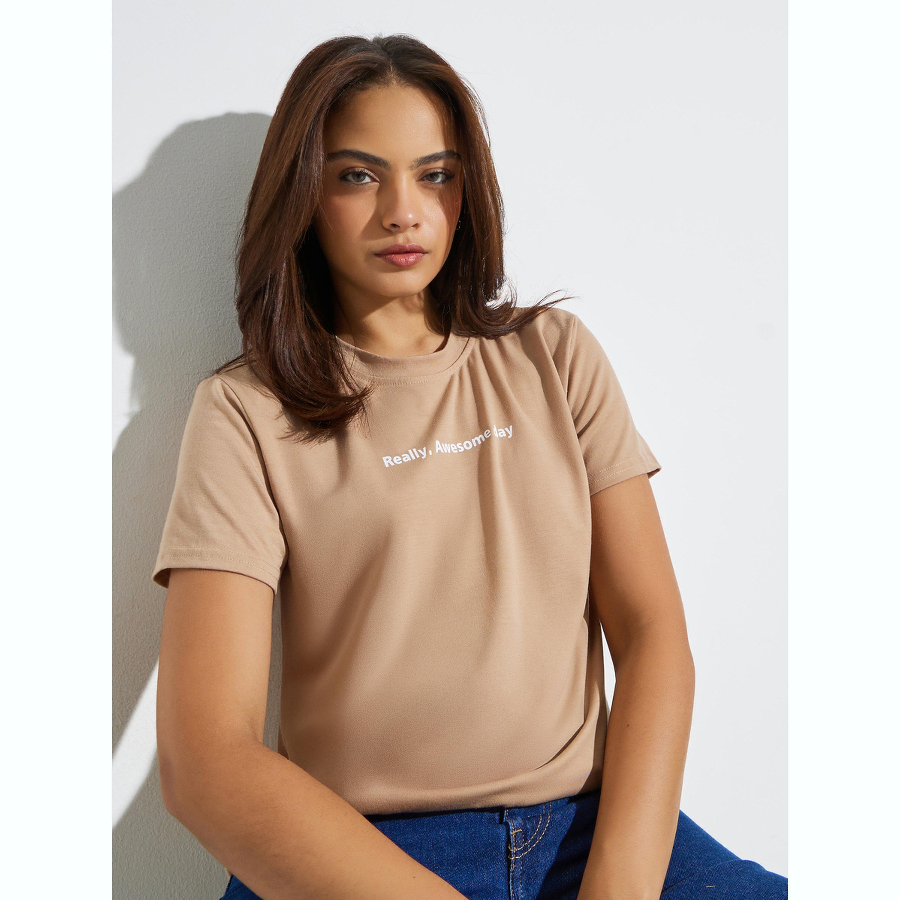 تيشيرت بقصة عادية وطبعة شعار-women-clothing-tshirts-image-3