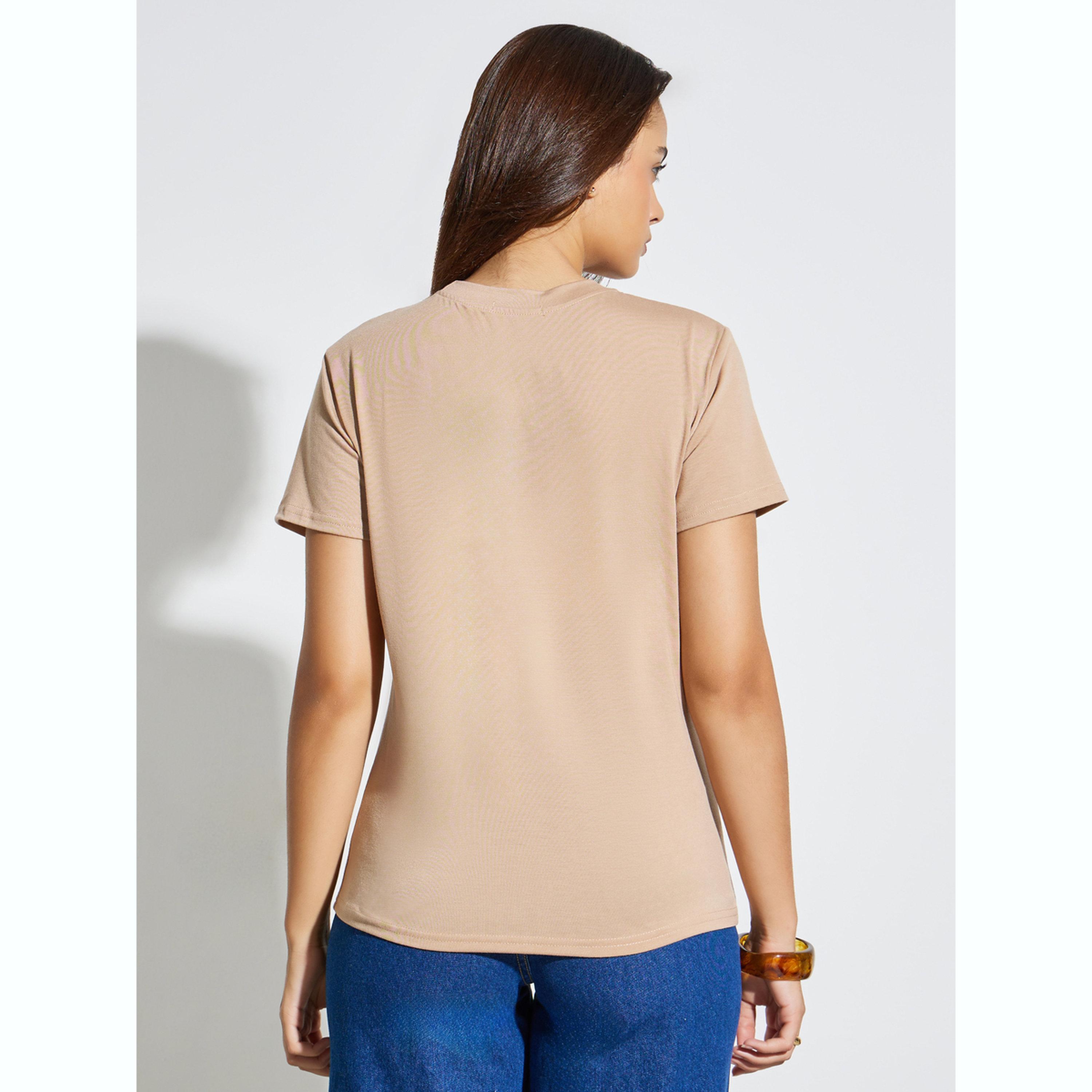 تيشيرت بقصة عادية وطبعة شعار-women-clothing-tshirts-image-4