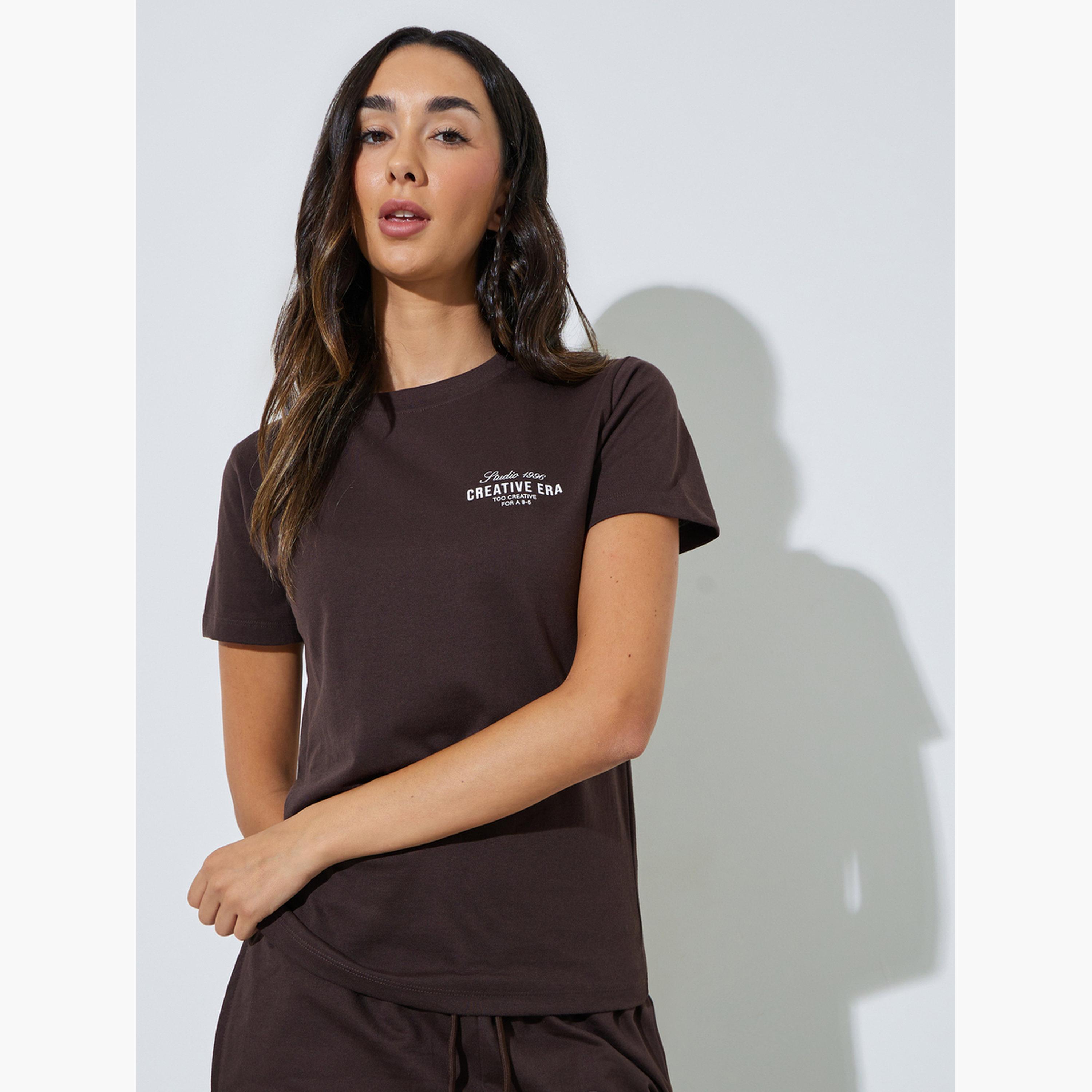 ستايلي - طقم تيشيرت وبنطال رياضي من مزيج القطن بلون بني مطبوع عليه نص-women-clothing-coordsets-image-2