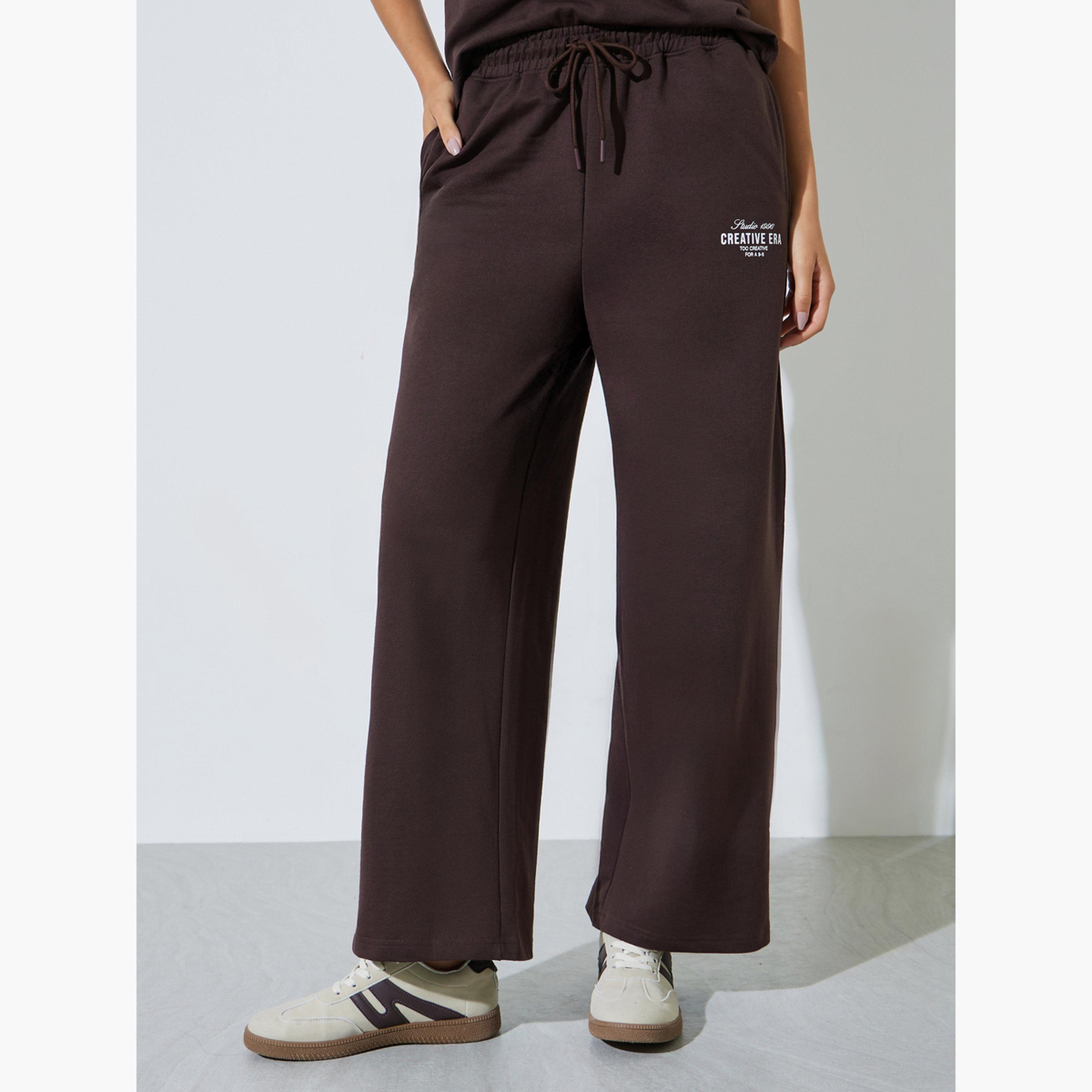 ستايلي - طقم تيشيرت وبنطال رياضي من مزيج القطن بلون بني مطبوع عليه نص-women-clothing-coordsets-image-4