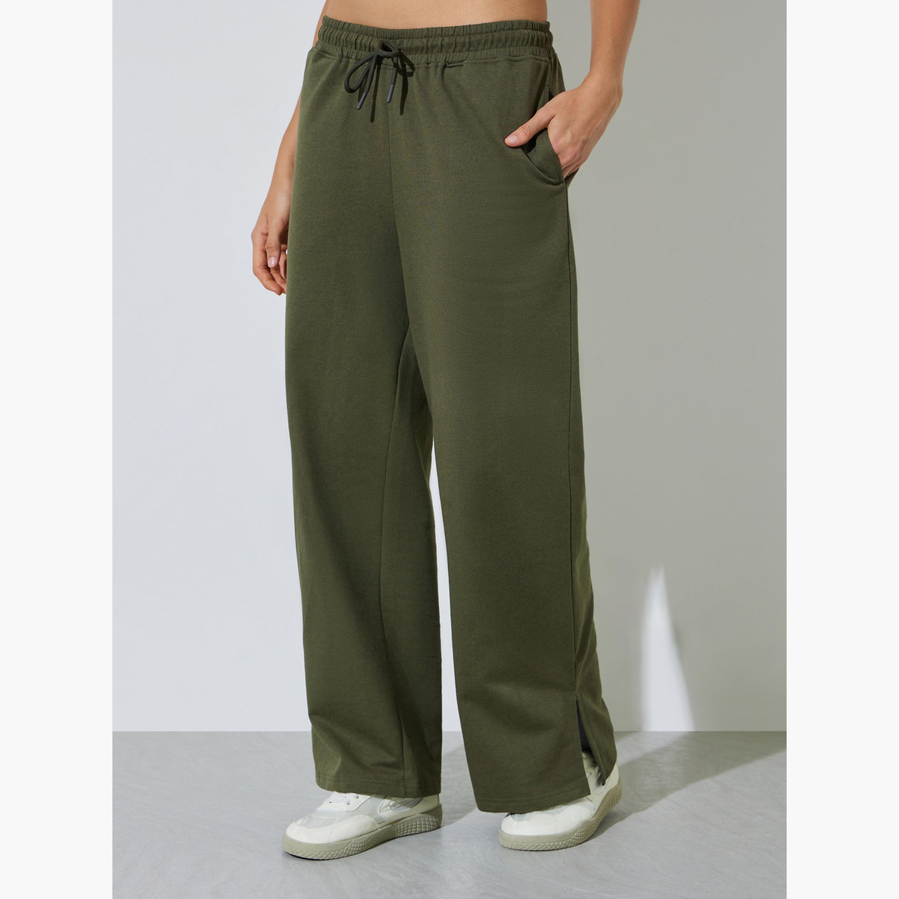 طقم منسق من جوغر وتيشيرت بأكمام قصيرة وطبعة كتابة-women-clothing-coordsets-image-5