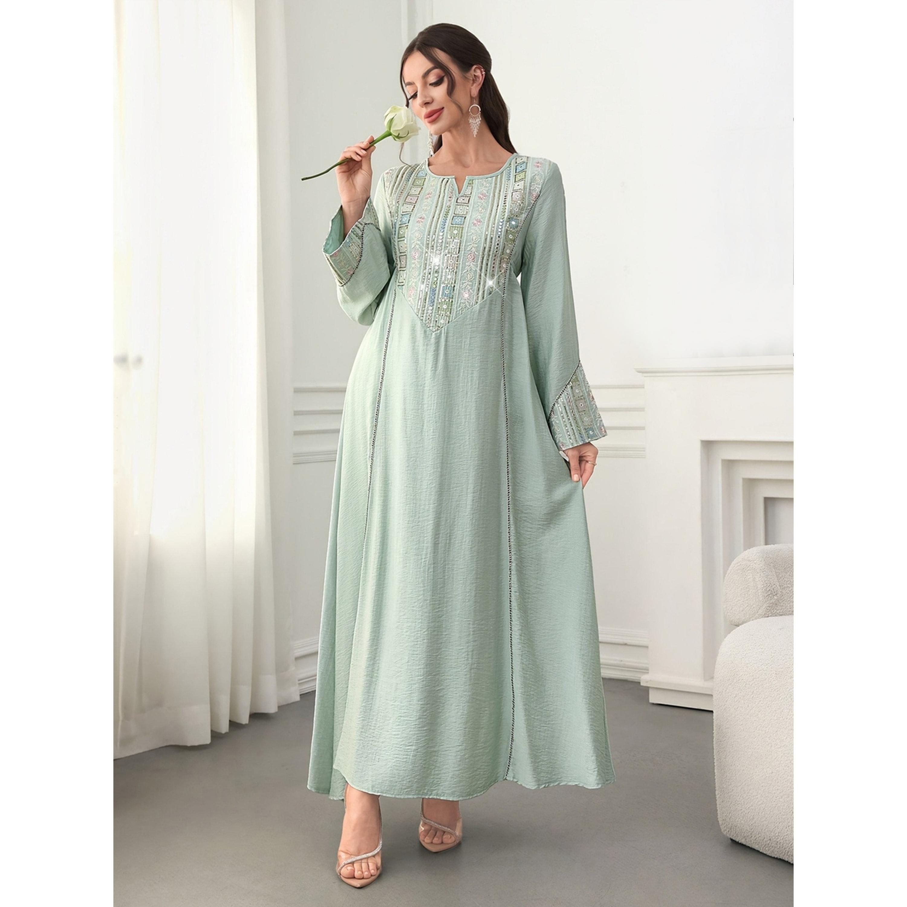 فستان طويل بحافة واسعة مزين بلون أخضر-women-clothing-dresses-image-2