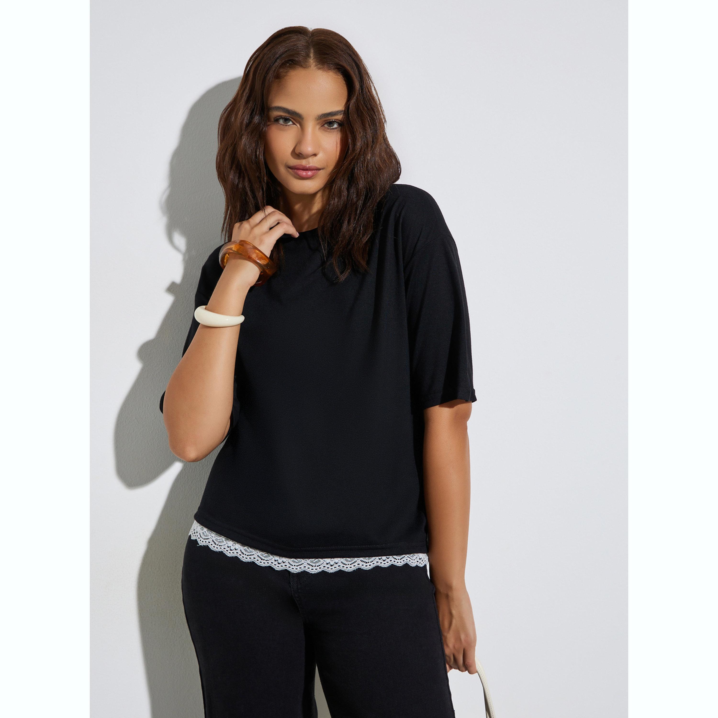 تيشيرت بقصة مريحة مع تفاصيل دانتيل عند الحافة-women-clothing-tshirts-image-1