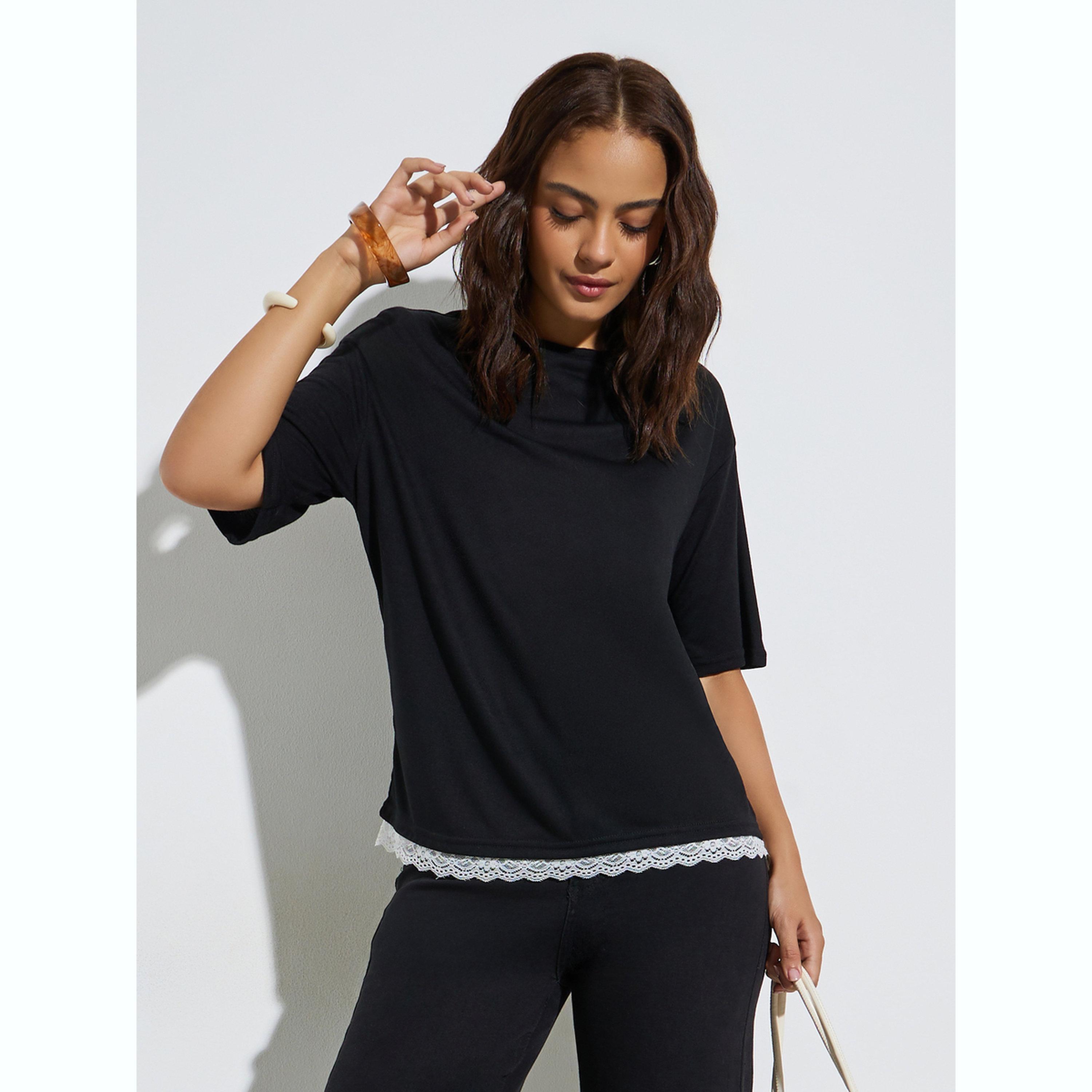 تيشيرت بقصة مريحة مع تفاصيل دانتيل عند الحافة-women-clothing-tshirts-image-3